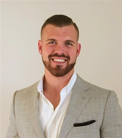 Consultant Elliott Halsch