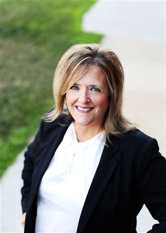 Consultant Tina Geweke