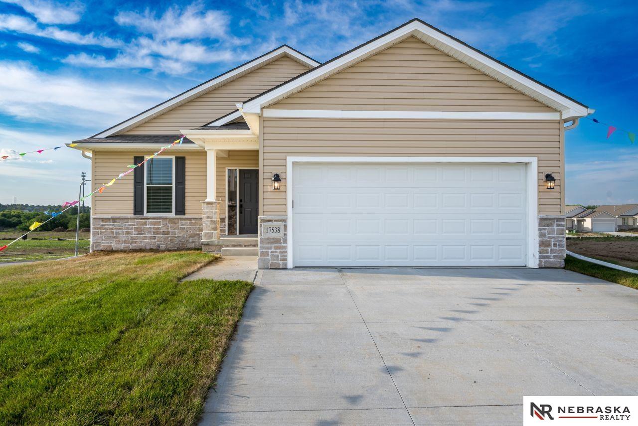 17535 Greenleaf Street, Omaha, Nebraska image 1
