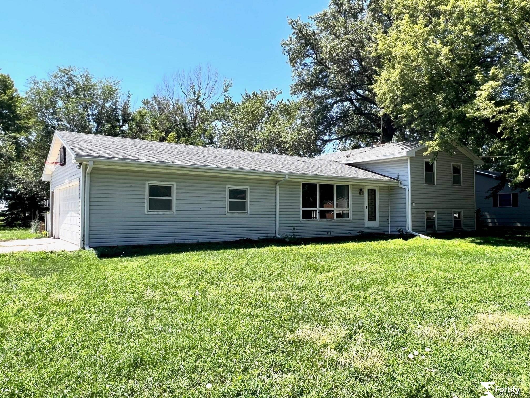 1141 B Street, Geneva, Nebraska image 1
