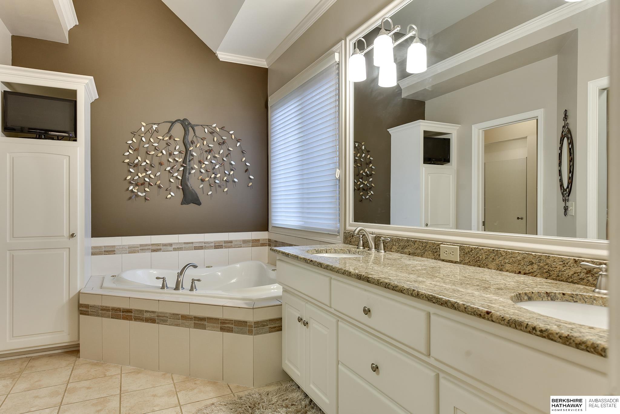 15710 Bedford Avenue, Omaha, Nebraska image 24