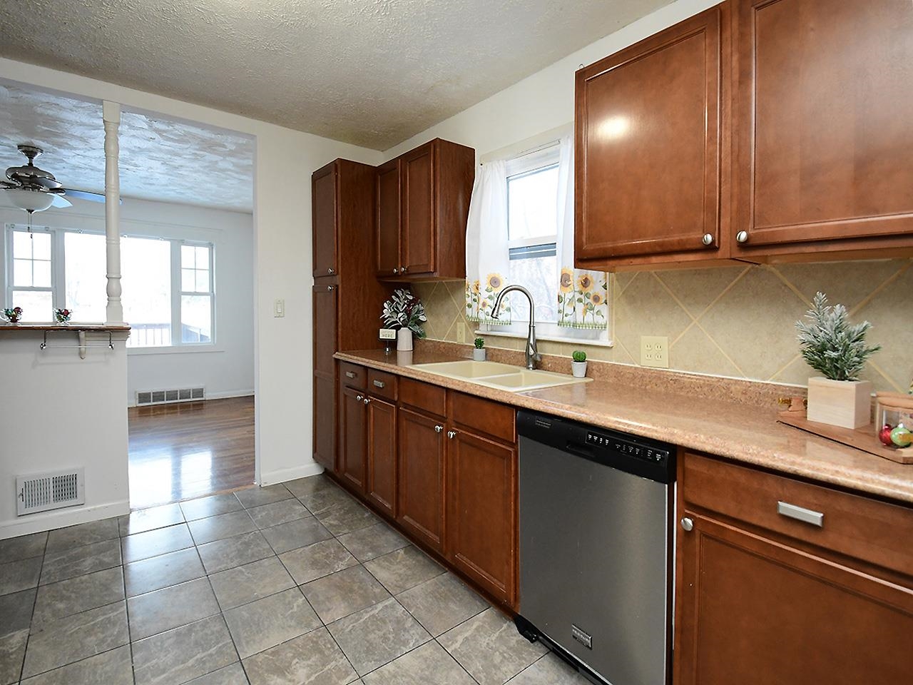 2521 South 8th Street, Council Bluffs, Iowa image 11