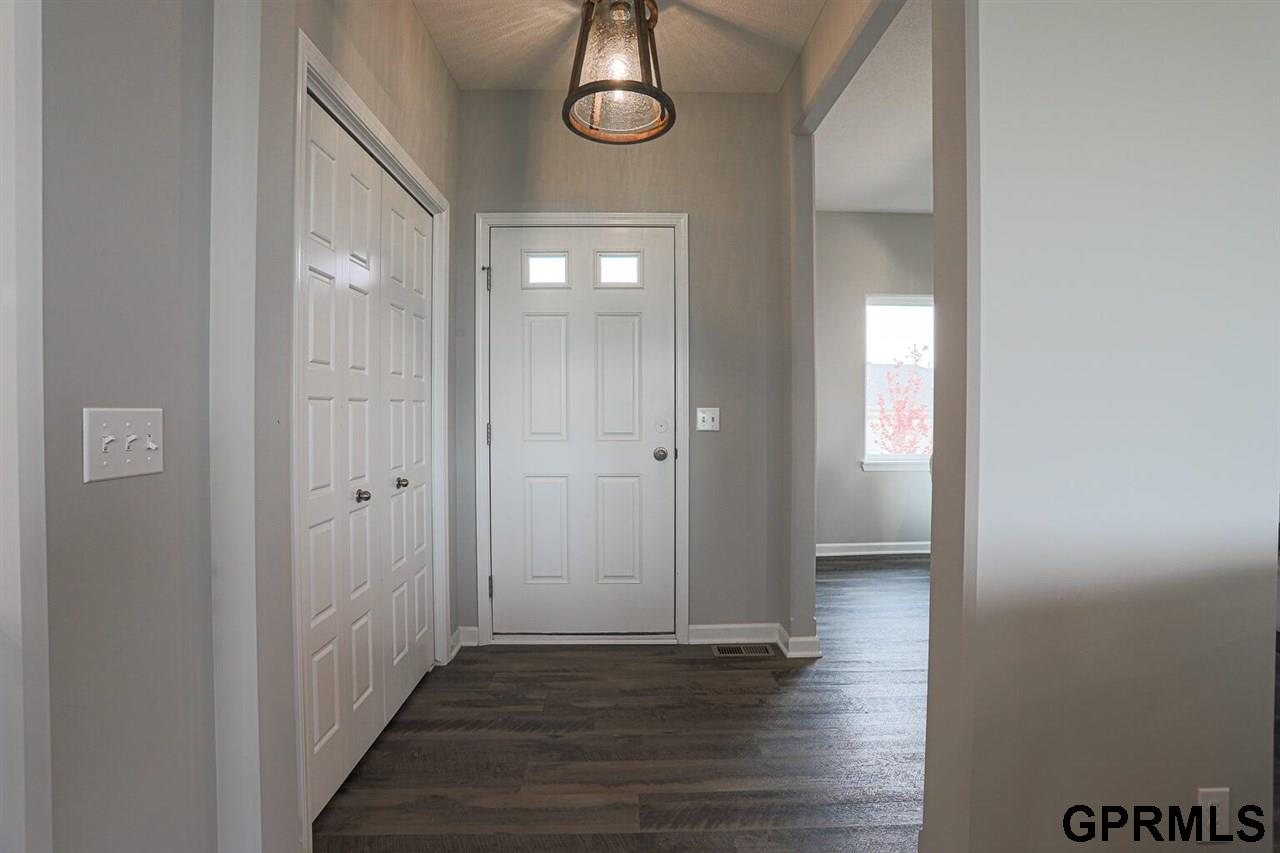 315 Kristi Lane, Hickman, Nebraska image 3