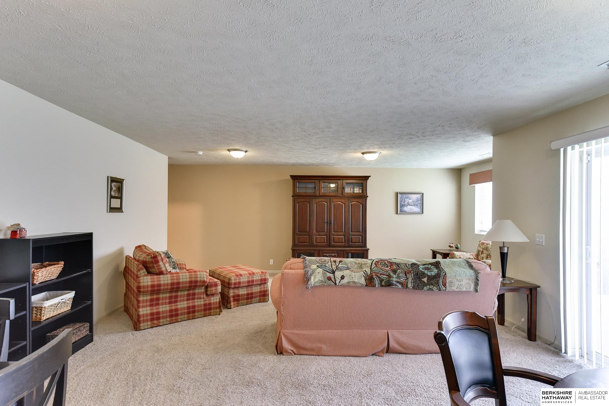 9737 Valley View Drive, La Vista, Nebraska image 30