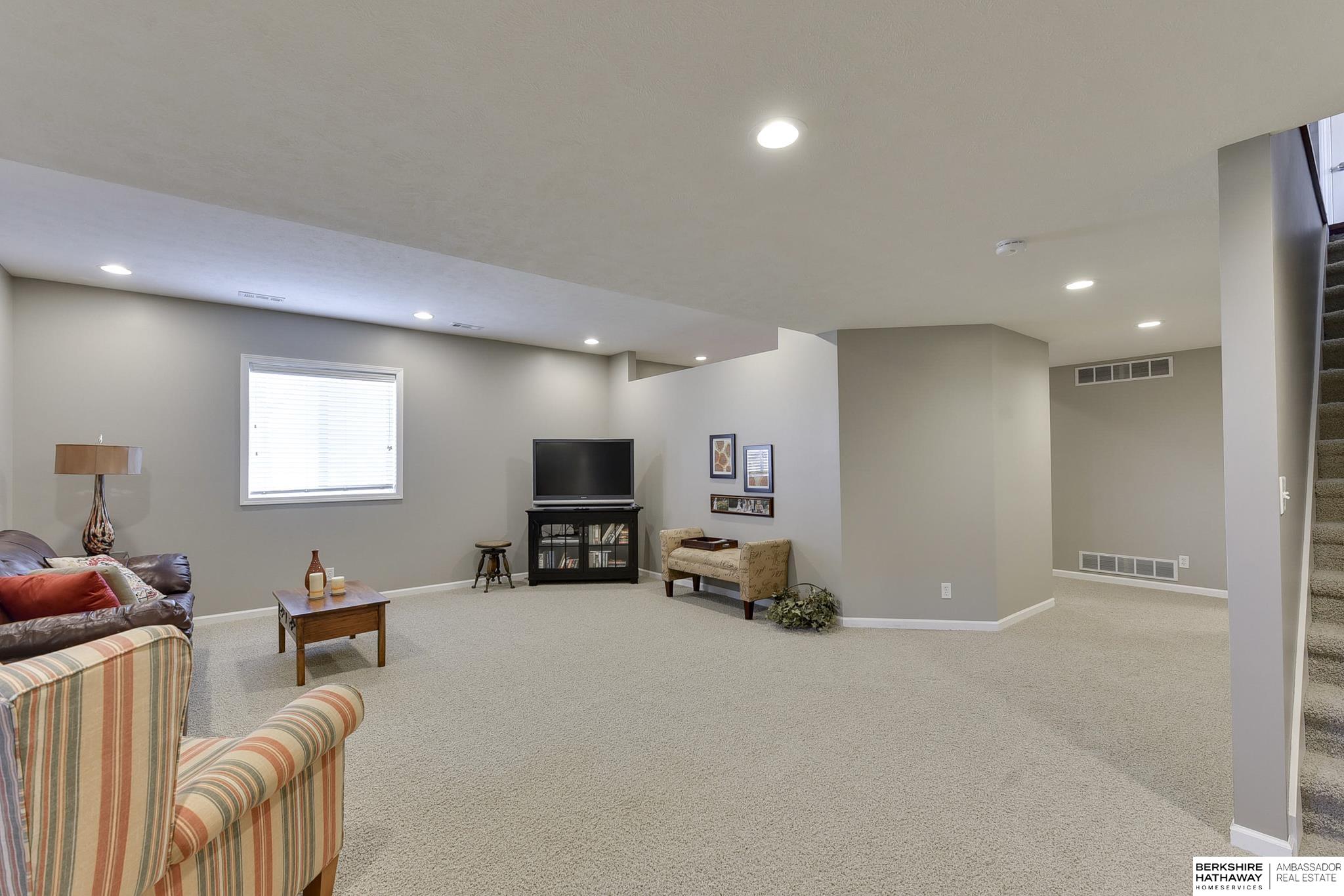 16724 Ogden Circle, Omaha, Nebraska image 30
