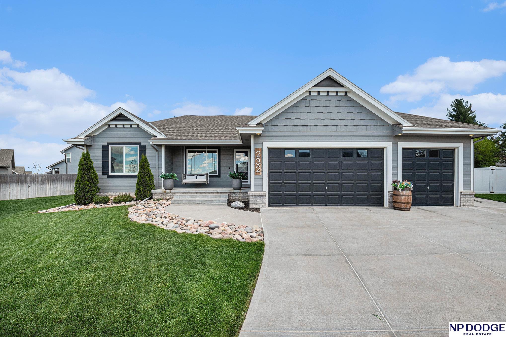 232 Tomahawk Circle, Yutan, Nebraska image 2