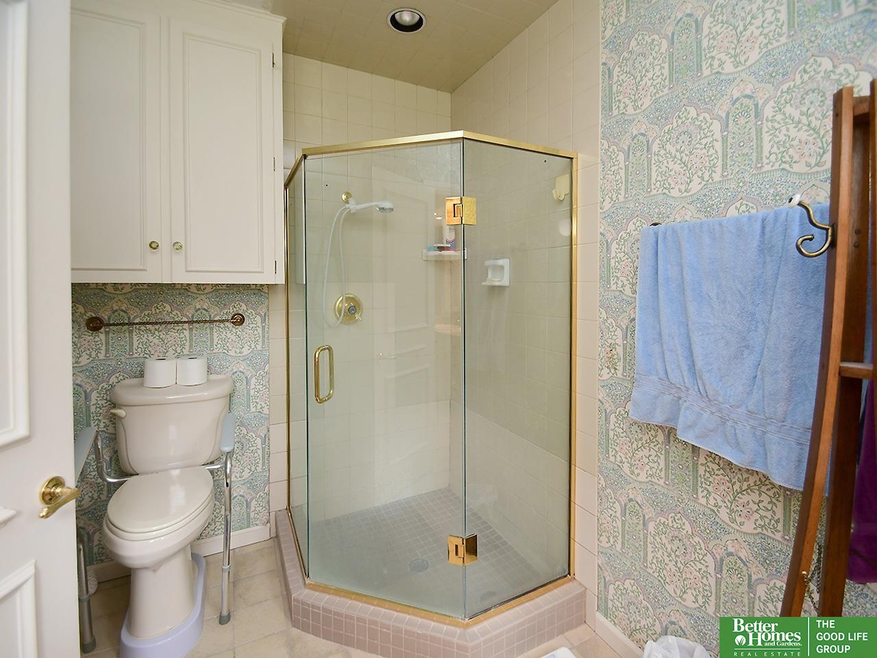 9741 Nottingham Drive, Omaha, Nebraska image 18