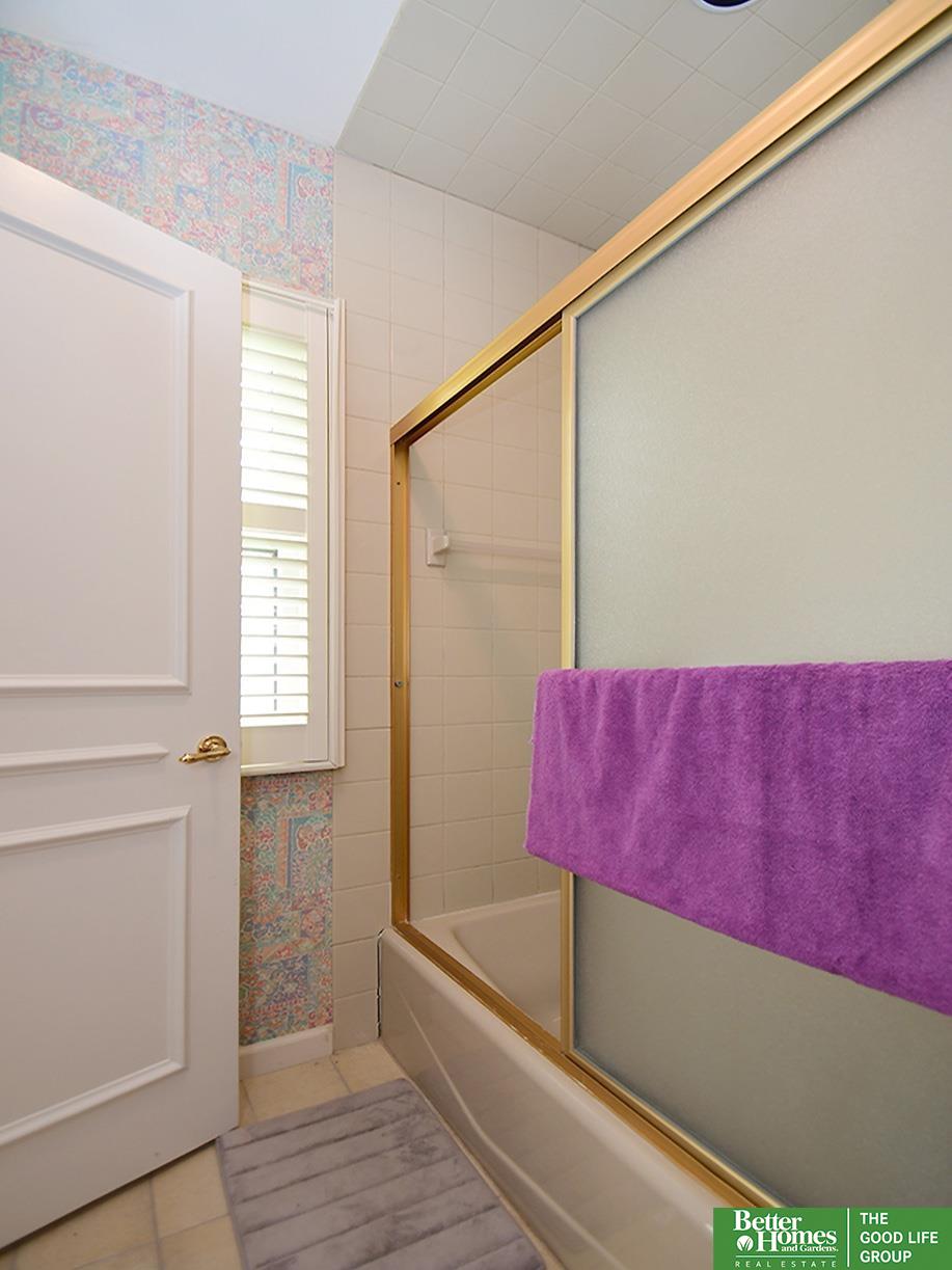 9741 Nottingham Drive, Omaha, Nebraska image 21