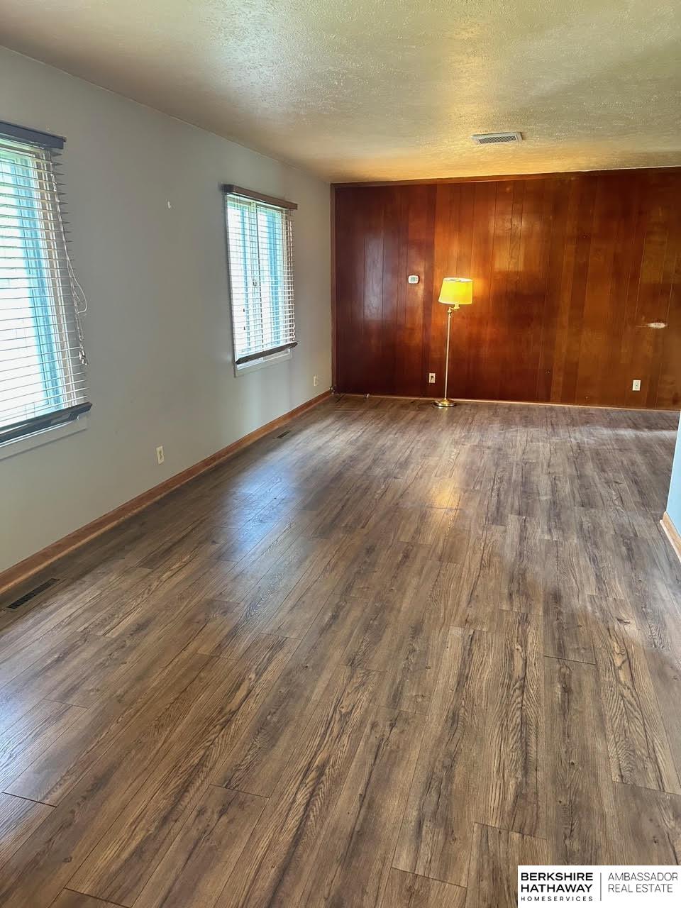 710 Q Avenue, Carter Lake, Iowa image 2