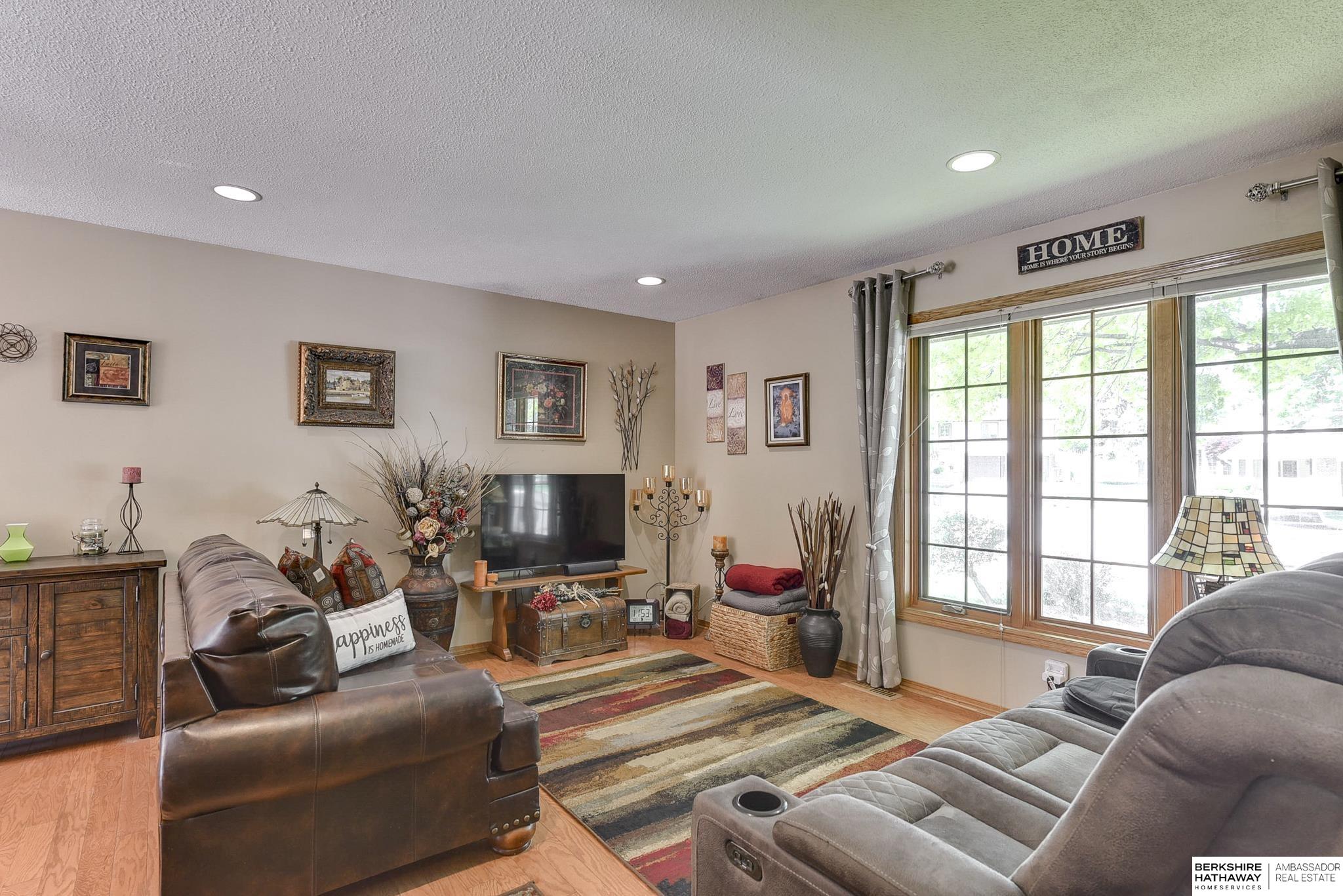 6717 S 73rd Terrace Circle, Ralston, Nebraska image 7
