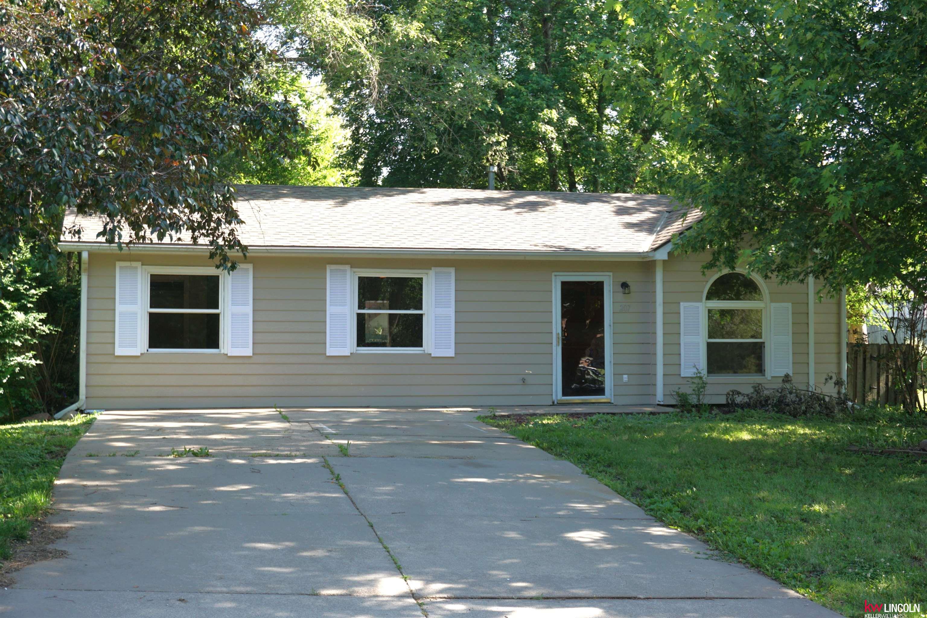 207 Redwood Circle, Hickman, Nebraska image 1