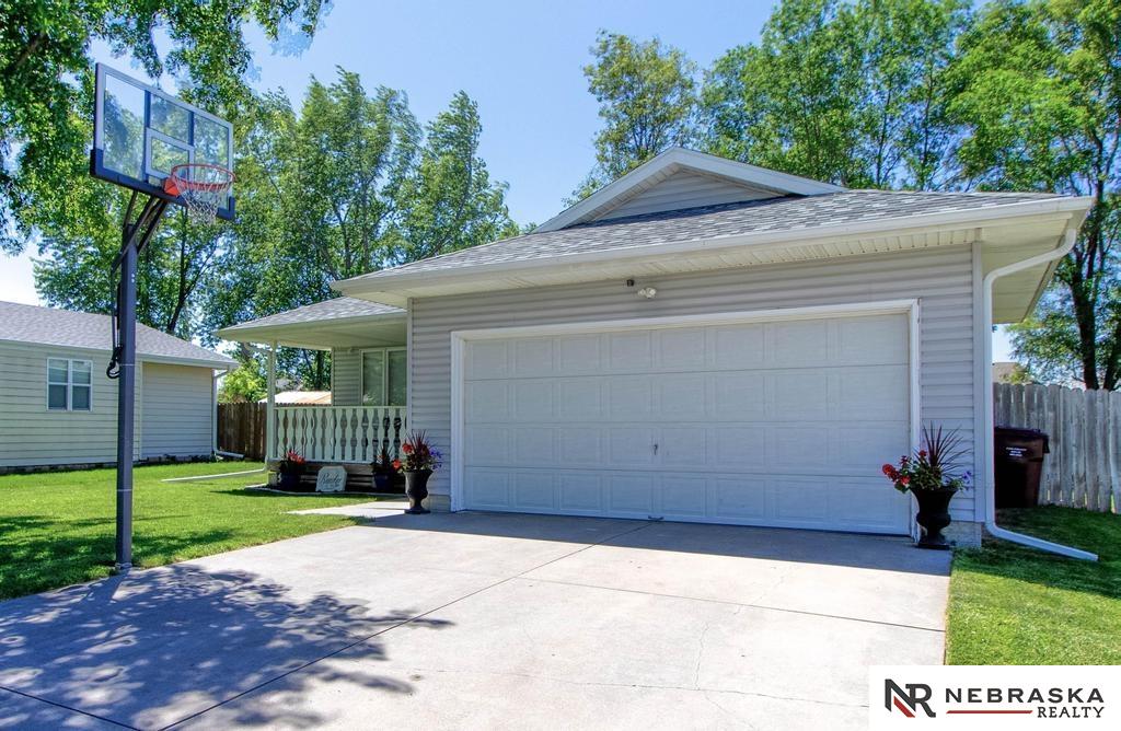 405 Eagle Drive, Eagle, Nebraska image 3