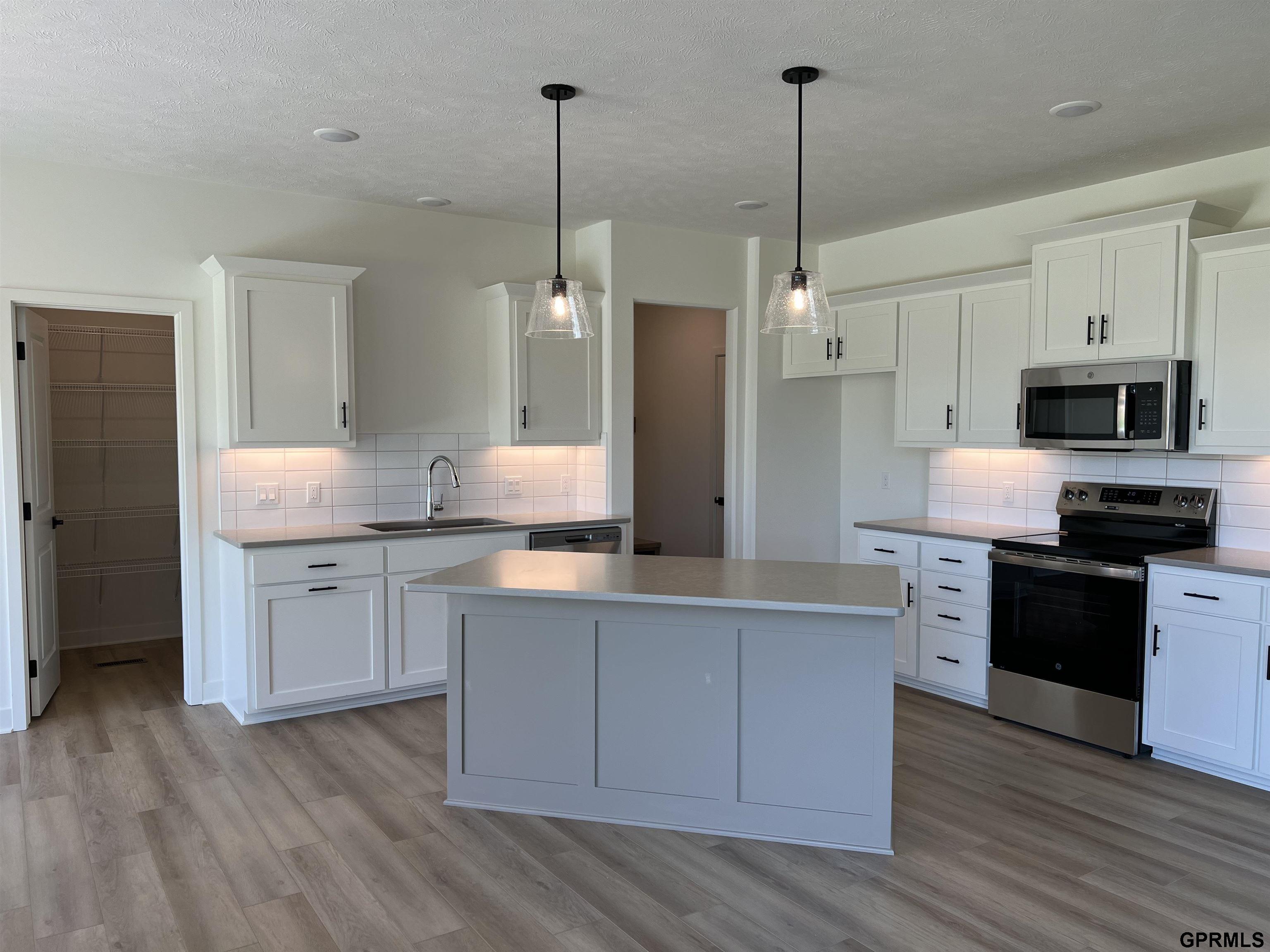 29110 Laurel Circle, Valley, Nebraska image 6