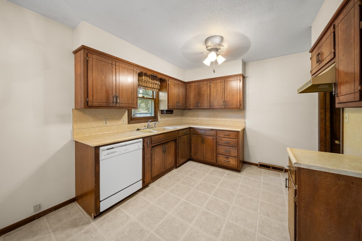 325 Sesame Street, Fremont, Nebraska image 9
