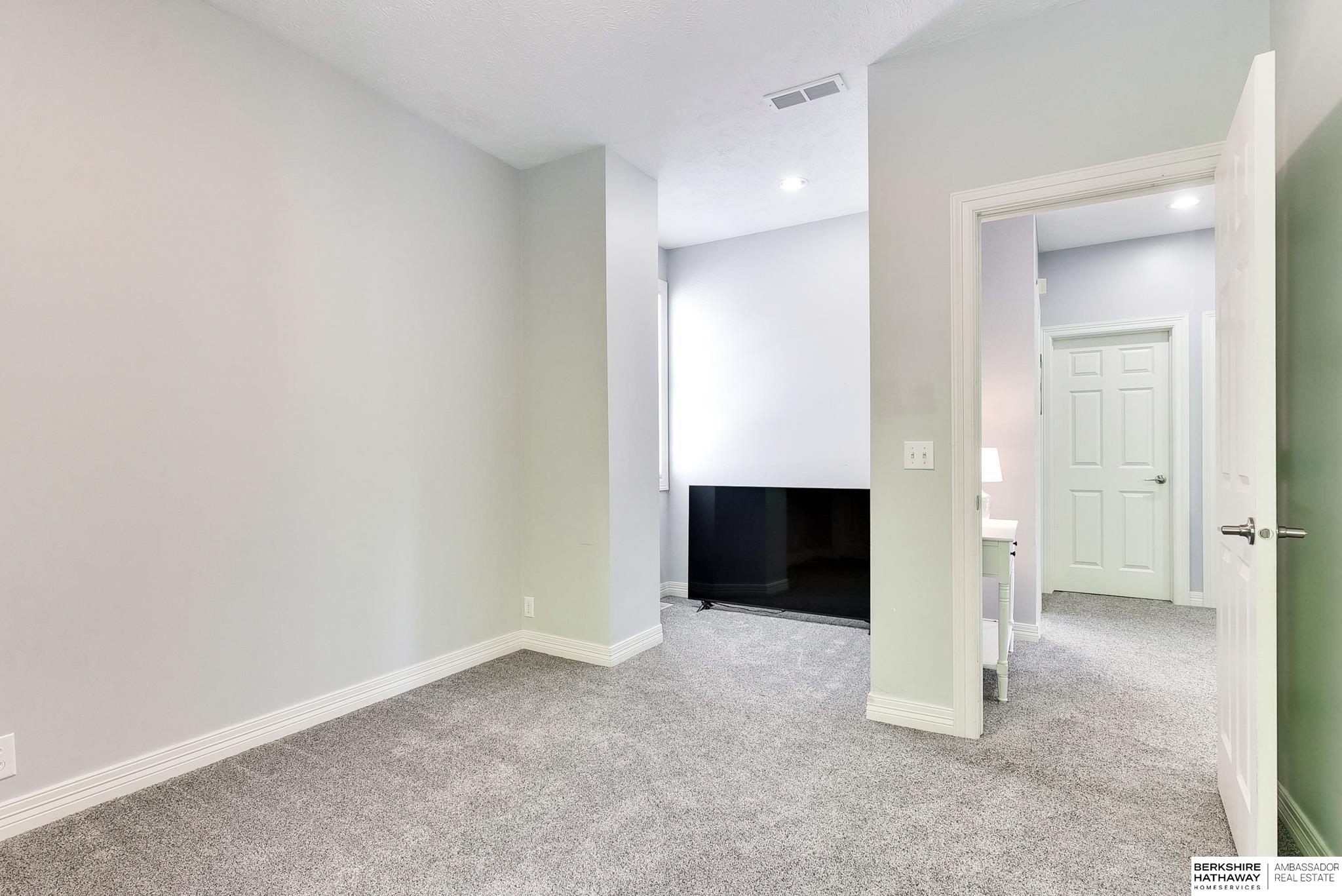 17202 Walnut Plaza, Omaha, Nebraska image 33
