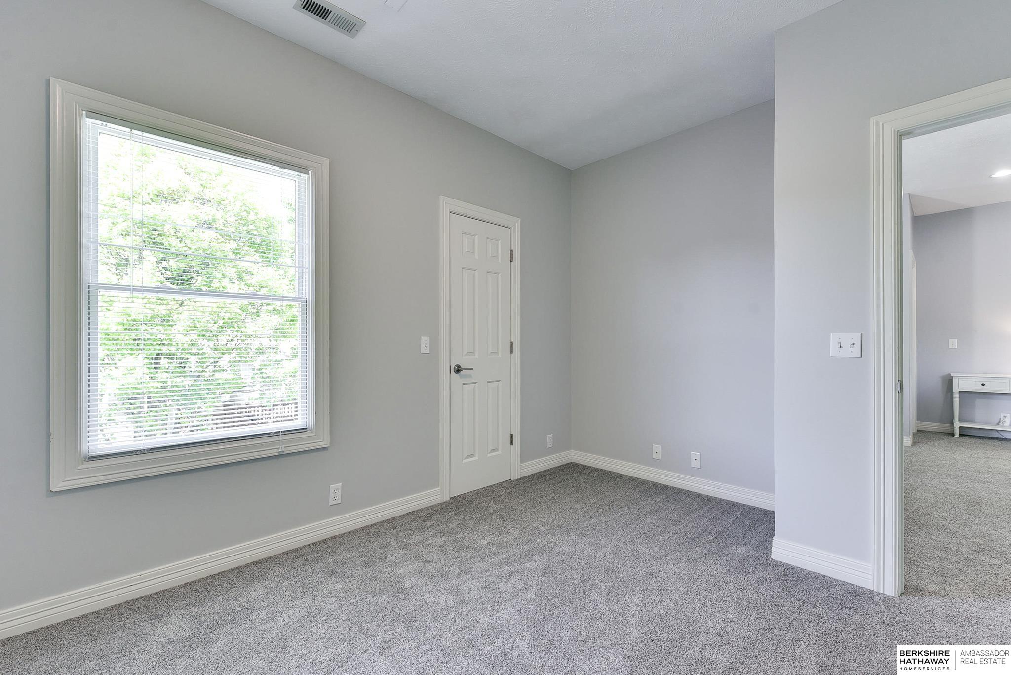 17202 Walnut Plaza, Omaha, Nebraska image 35