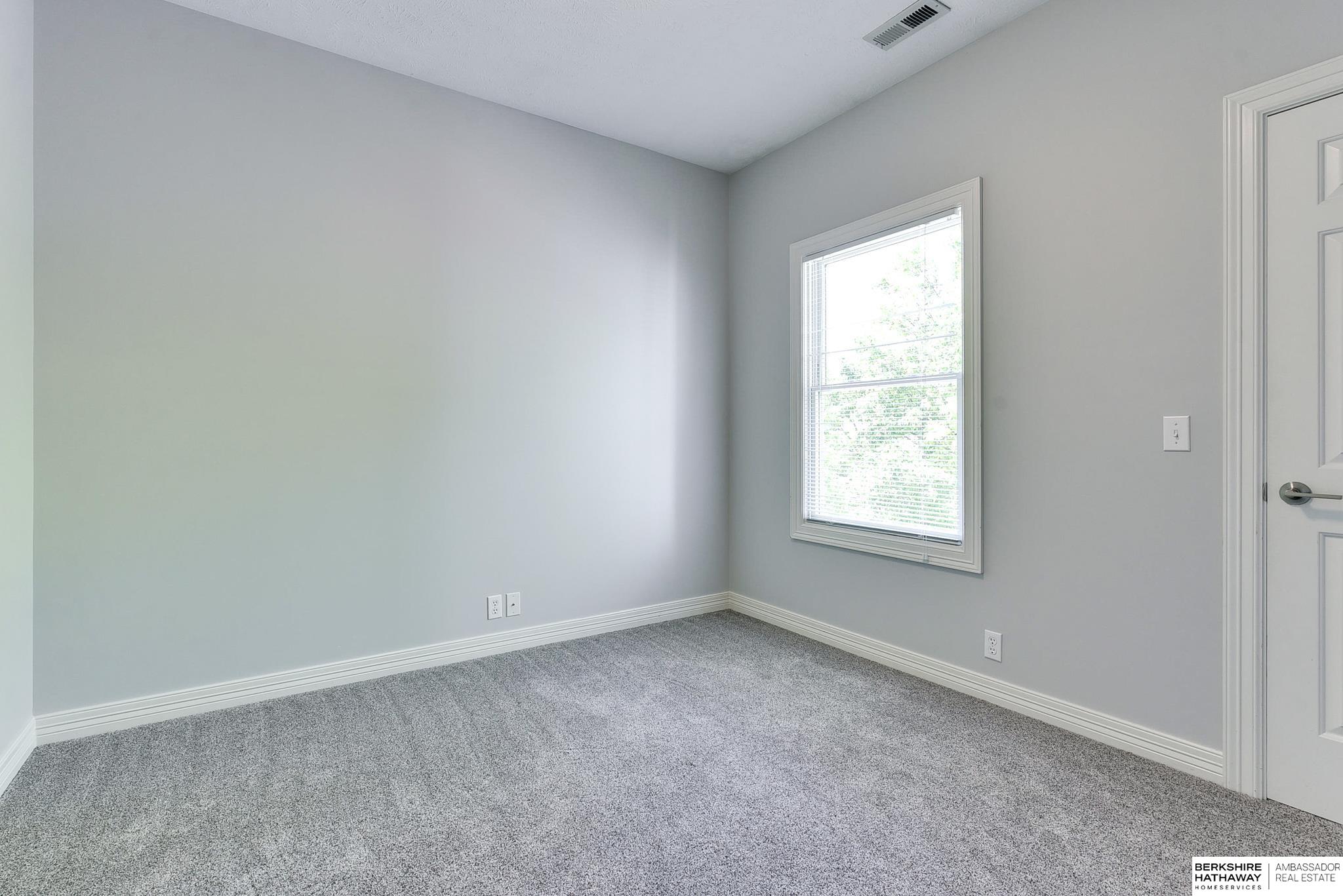 17202 Walnut Plaza, Omaha, Nebraska image 36