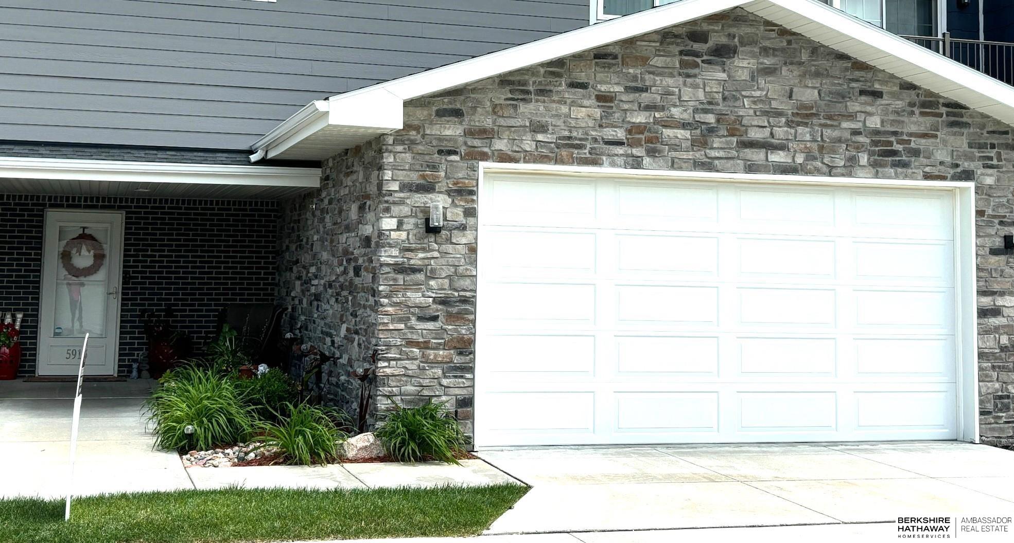 5915 N 158th Court, Omaha, Nebraska image 1