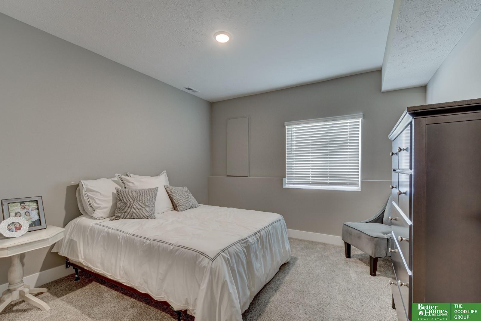 17660 Greenleaf Street, Omaha, Nebraska image 26