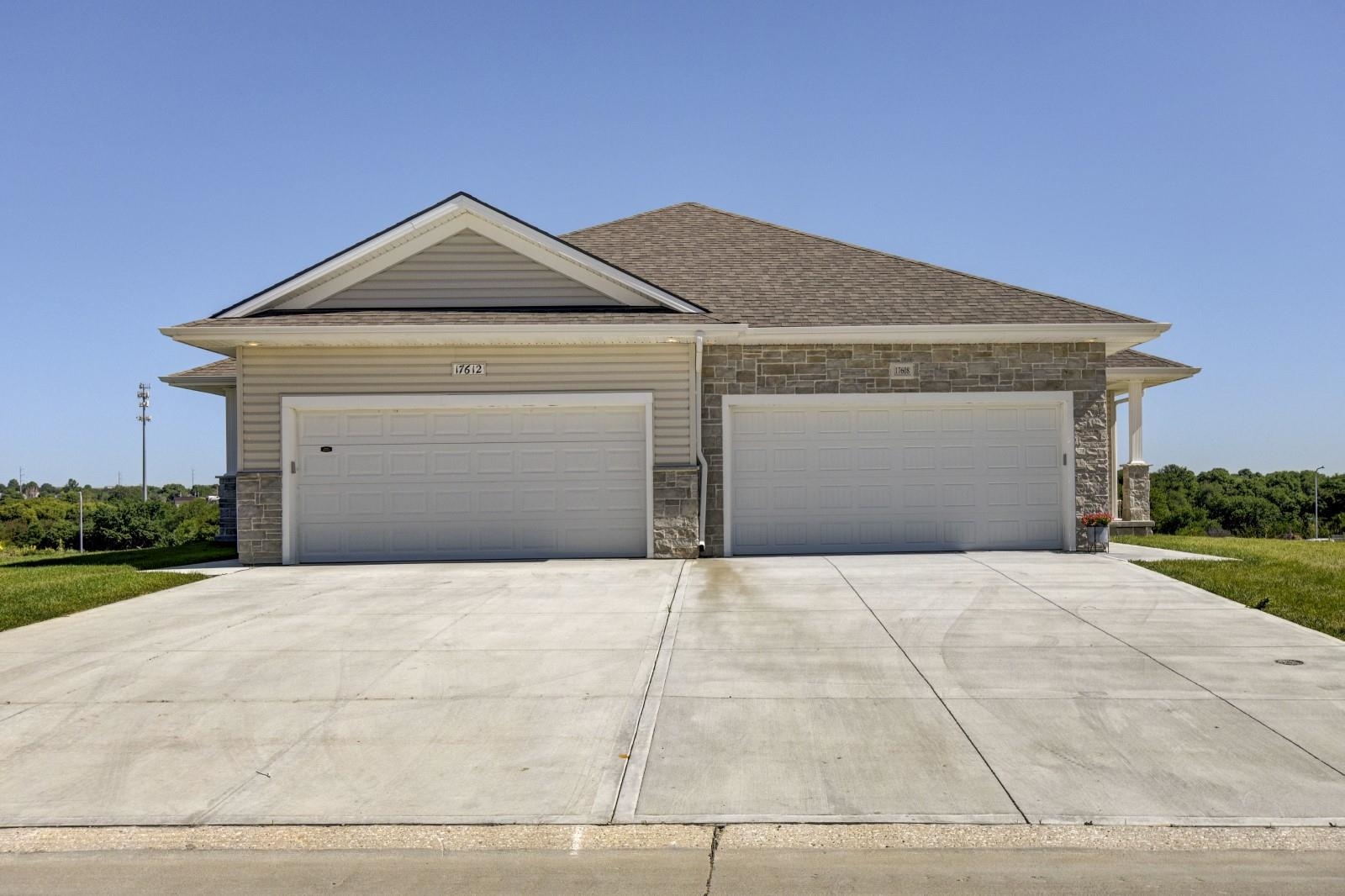 17618 Greenleaf Street, Omaha, Nebraska image 1