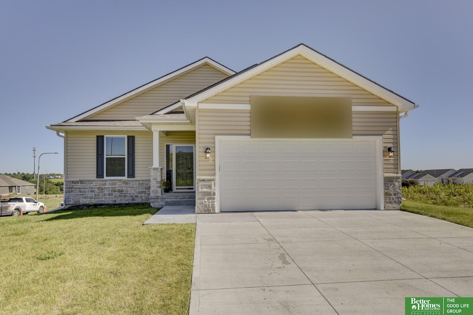 17519 Greenleaf Street, Omaha, Nebraska image 2