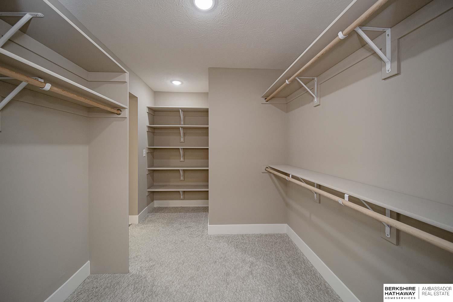 17111 Hawthorne Avenue, Omaha, Nebraska image 14