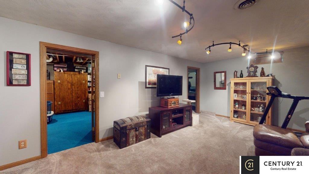 19402 Birdsley Road, Council Bluffs, Iowa image 35