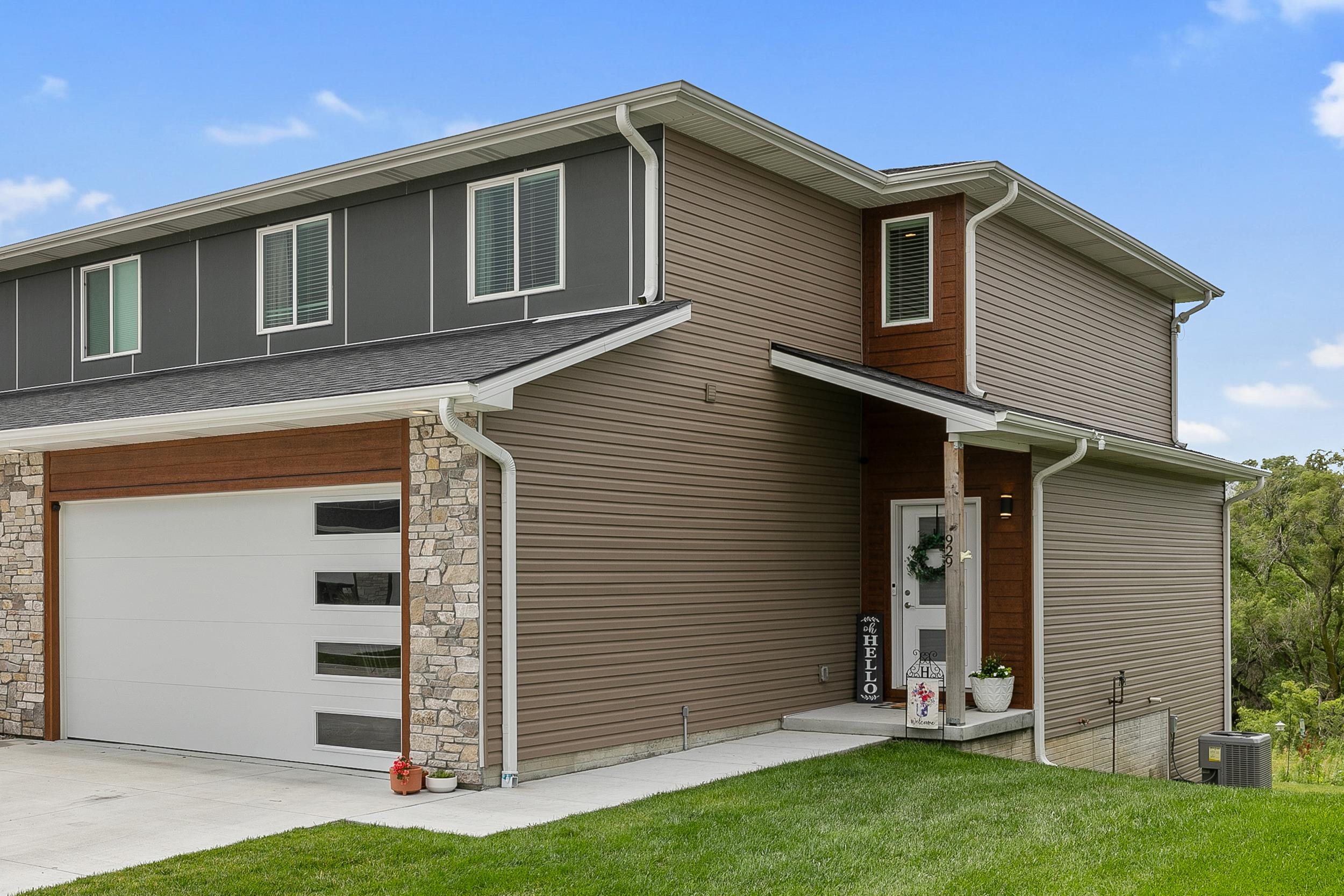 929 Titan Drive, Hickman, Nebraska image 1