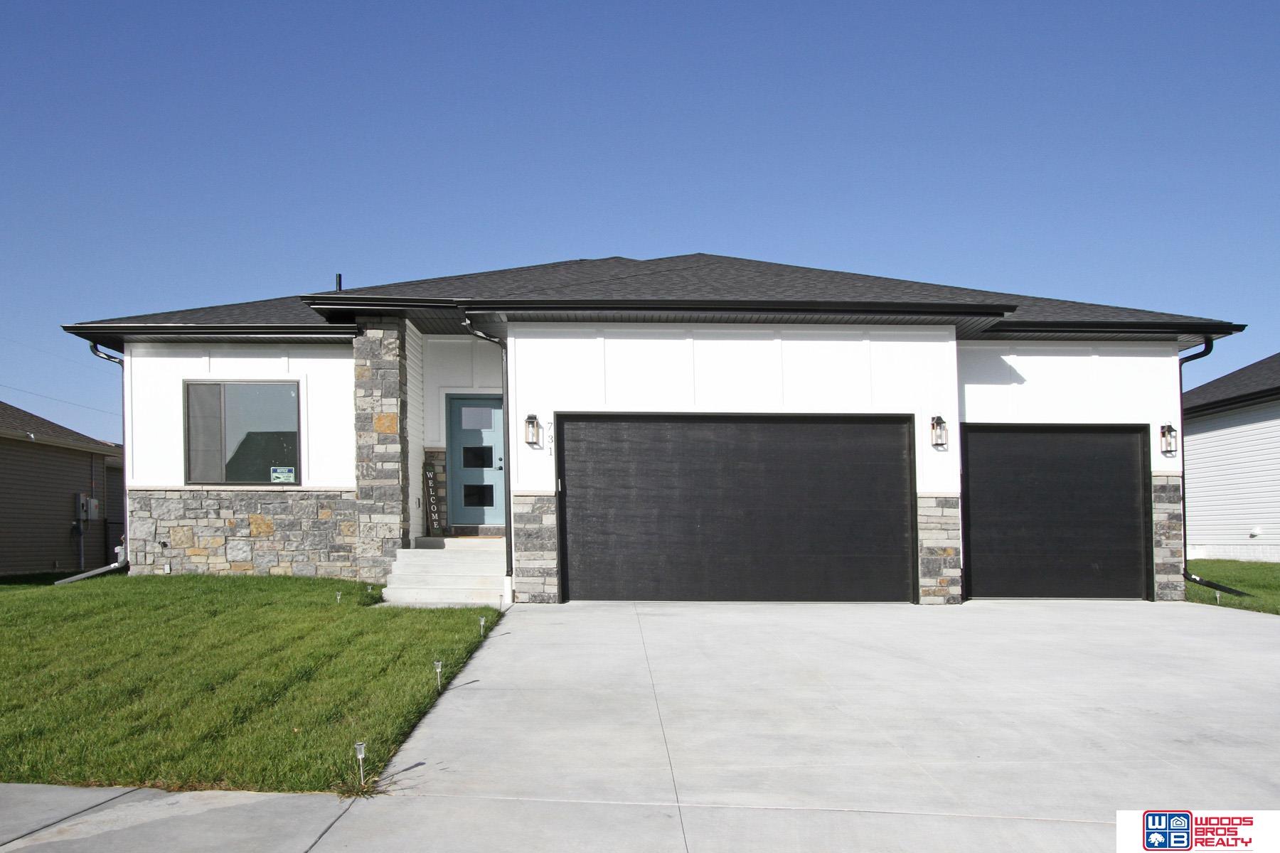731 Terrace View Drive, Hickman, Nebraska image 1