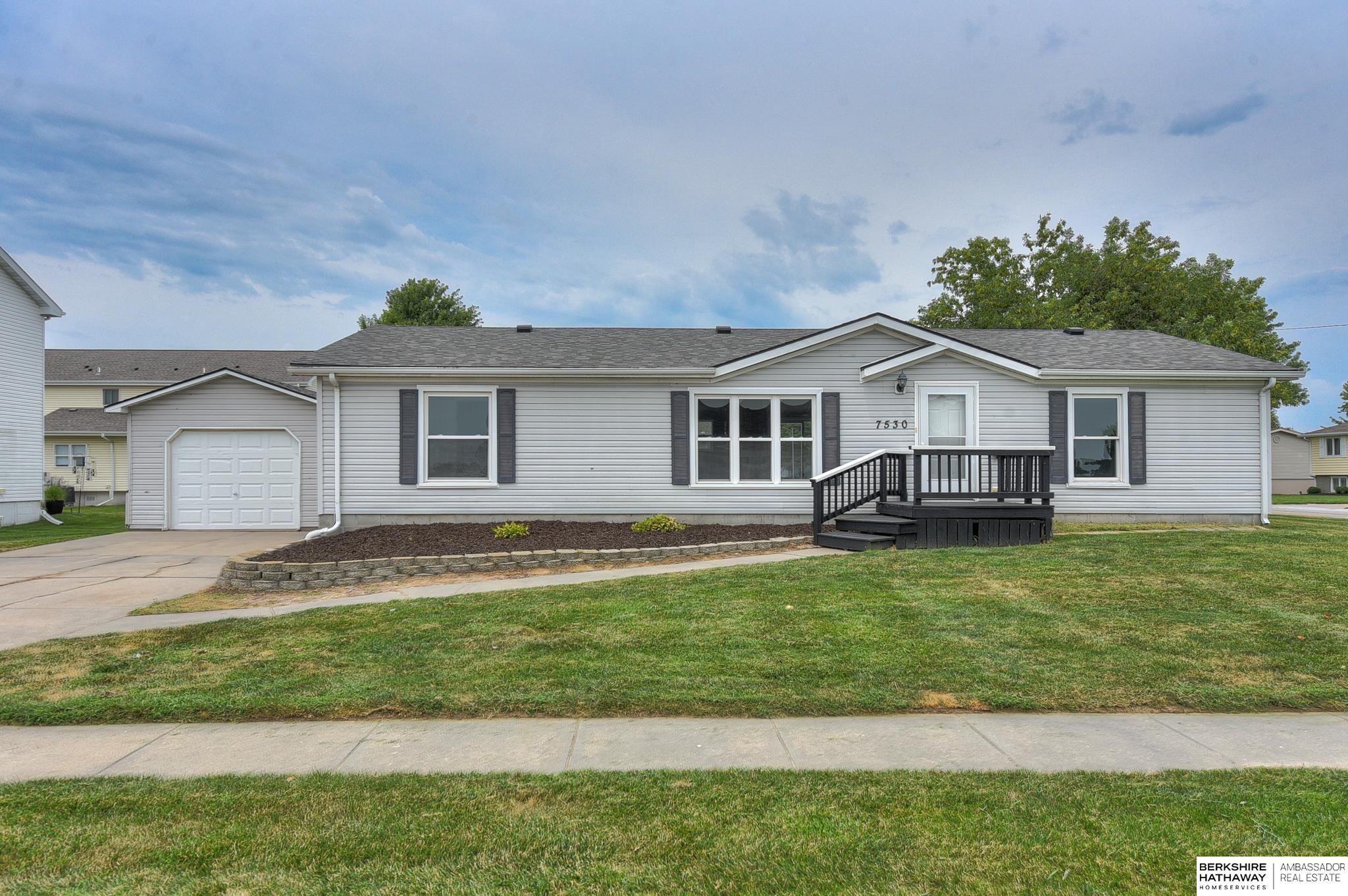 7530 N 285th Circle, Valley, Nebraska image 2