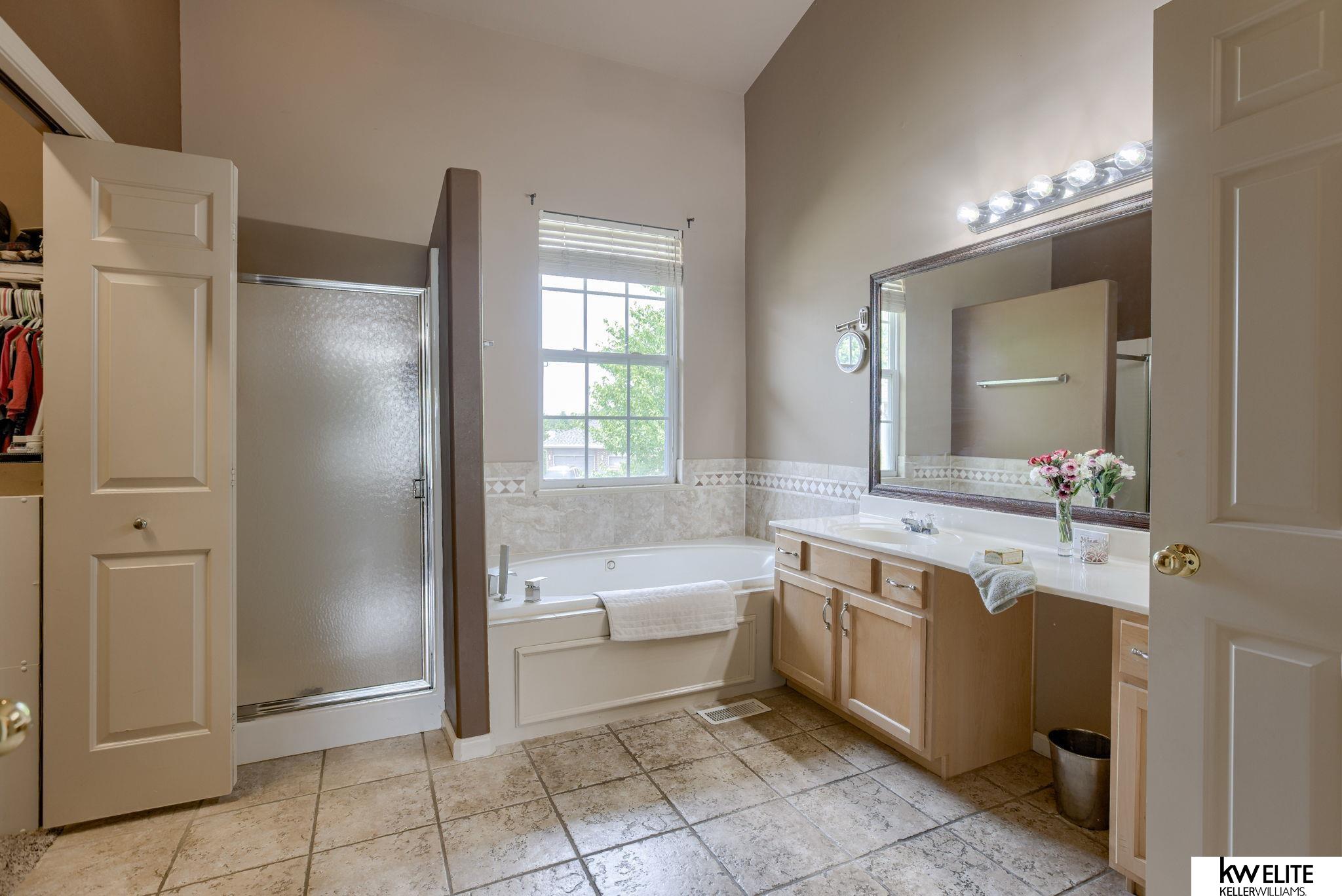 405 Cloverdale Drive, Council Bluffs, Iowa image 12
