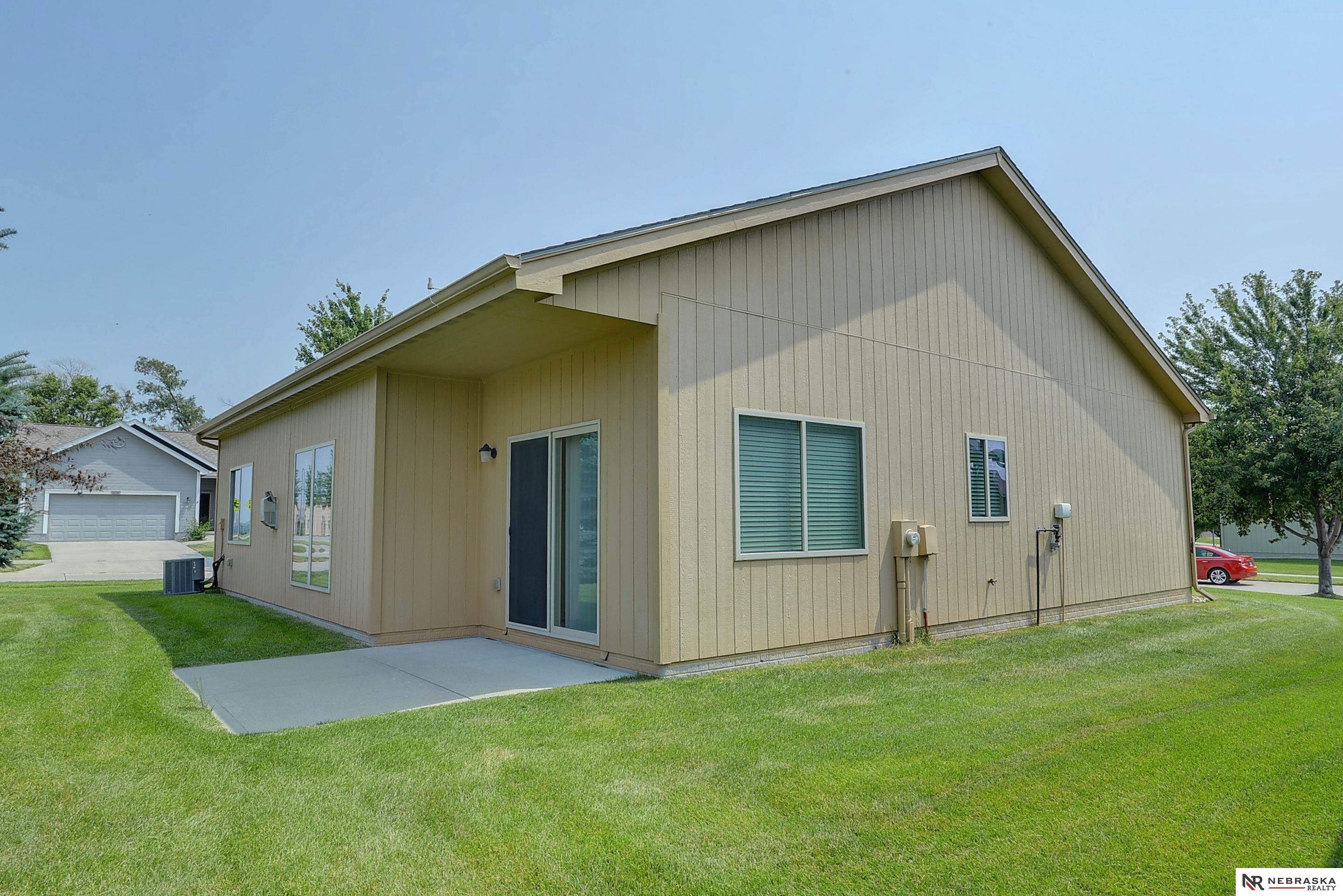 6926 N 141st Circle, Omaha, Nebraska image 2