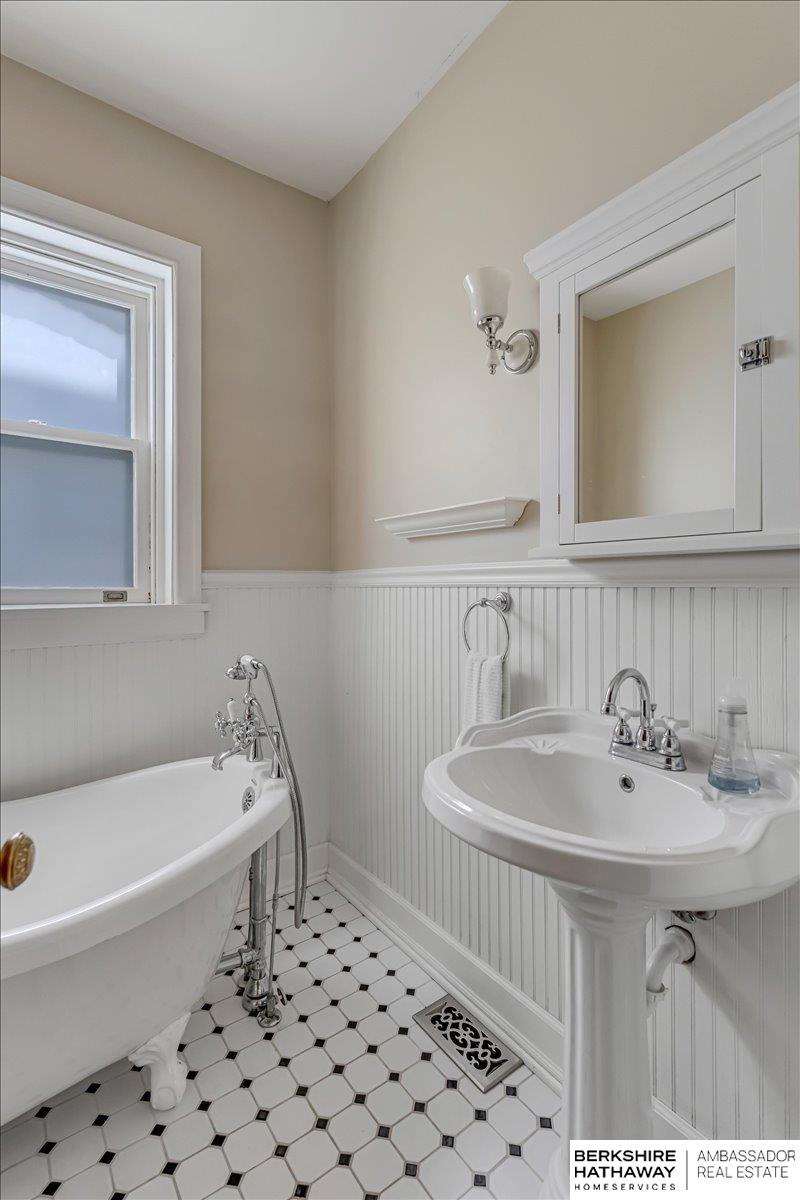 108 S 36th Street, Omaha, Nebraska image 34