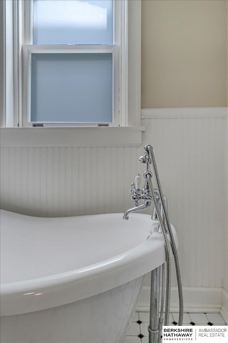 108 S 36th Street, Omaha, Nebraska image 35