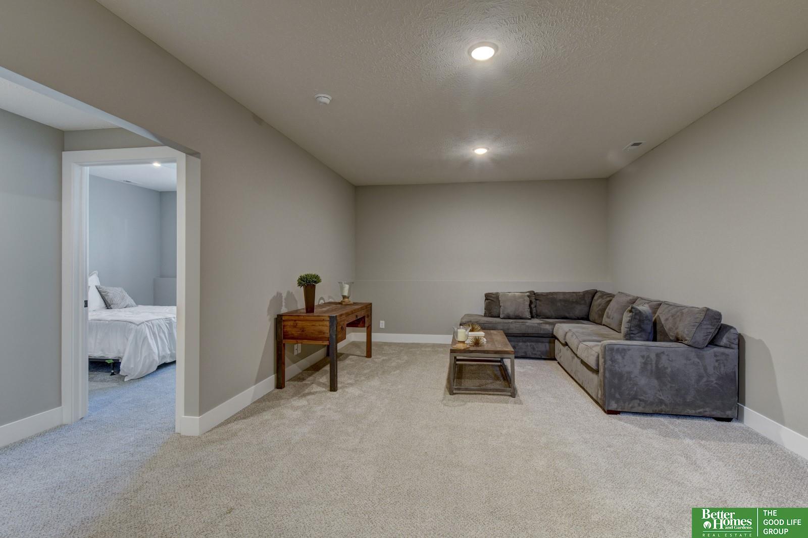 17676 Greenleaf Street, Omaha, Nebraska image 24