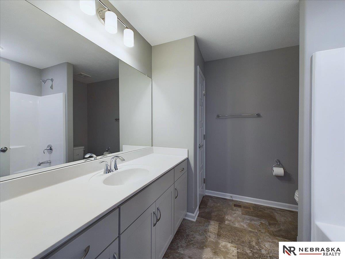 7930 Maxine Drive, Lincoln, Nebraska image 32
