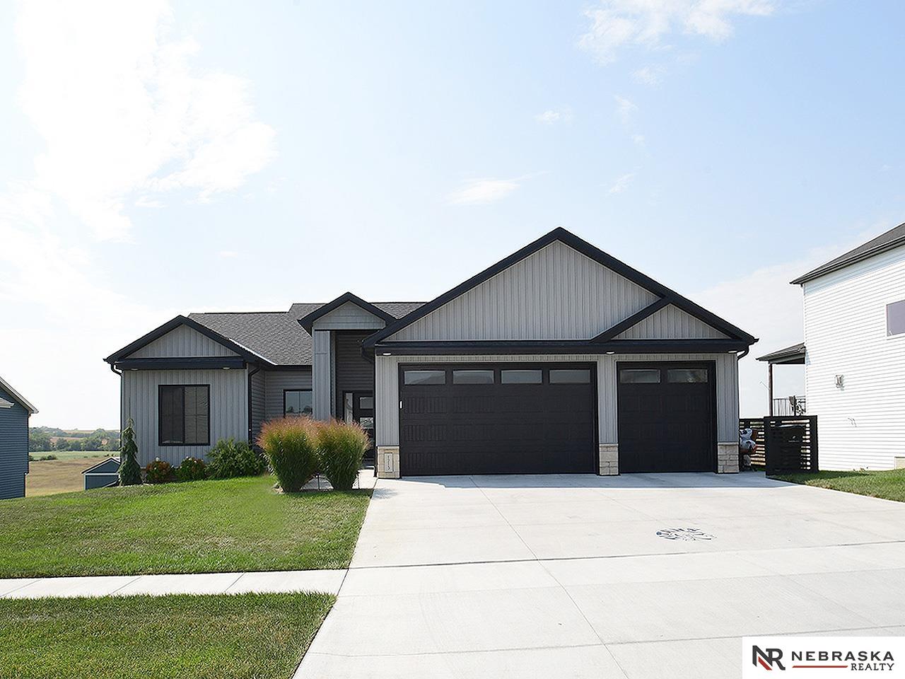 1215 Cyprus Boulevard, Hickman, Nebraska image 1