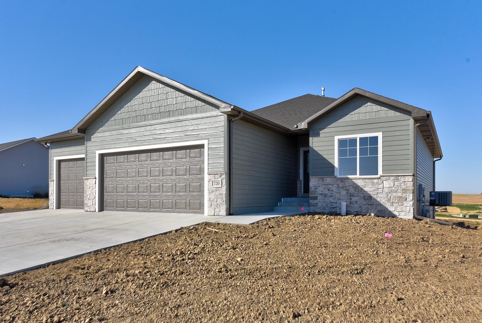 720 W 24th Circle, Wahoo, Nebraska image 2