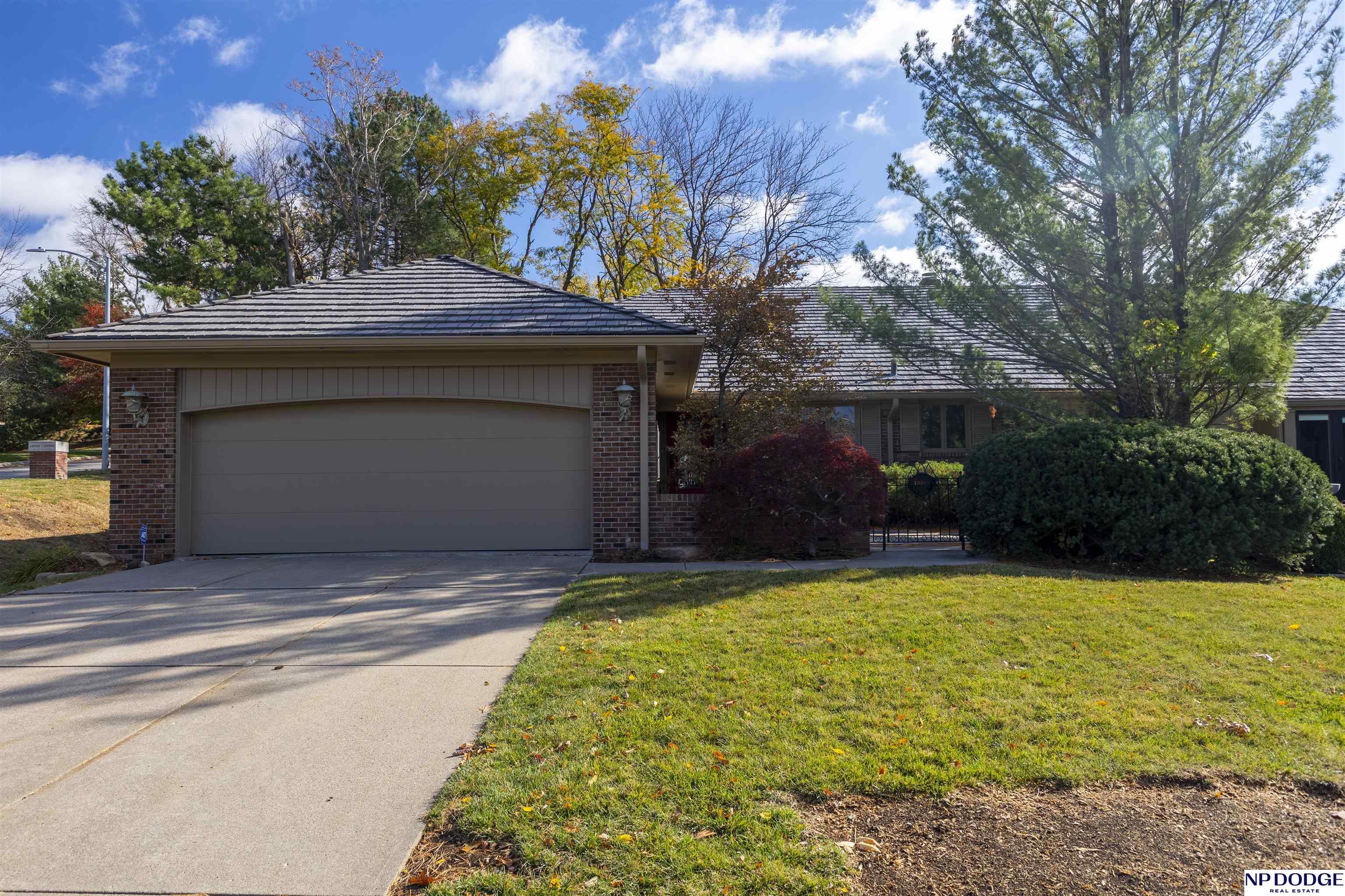 10009 Fieldcrest Drive, Omaha, Nebraska image 1