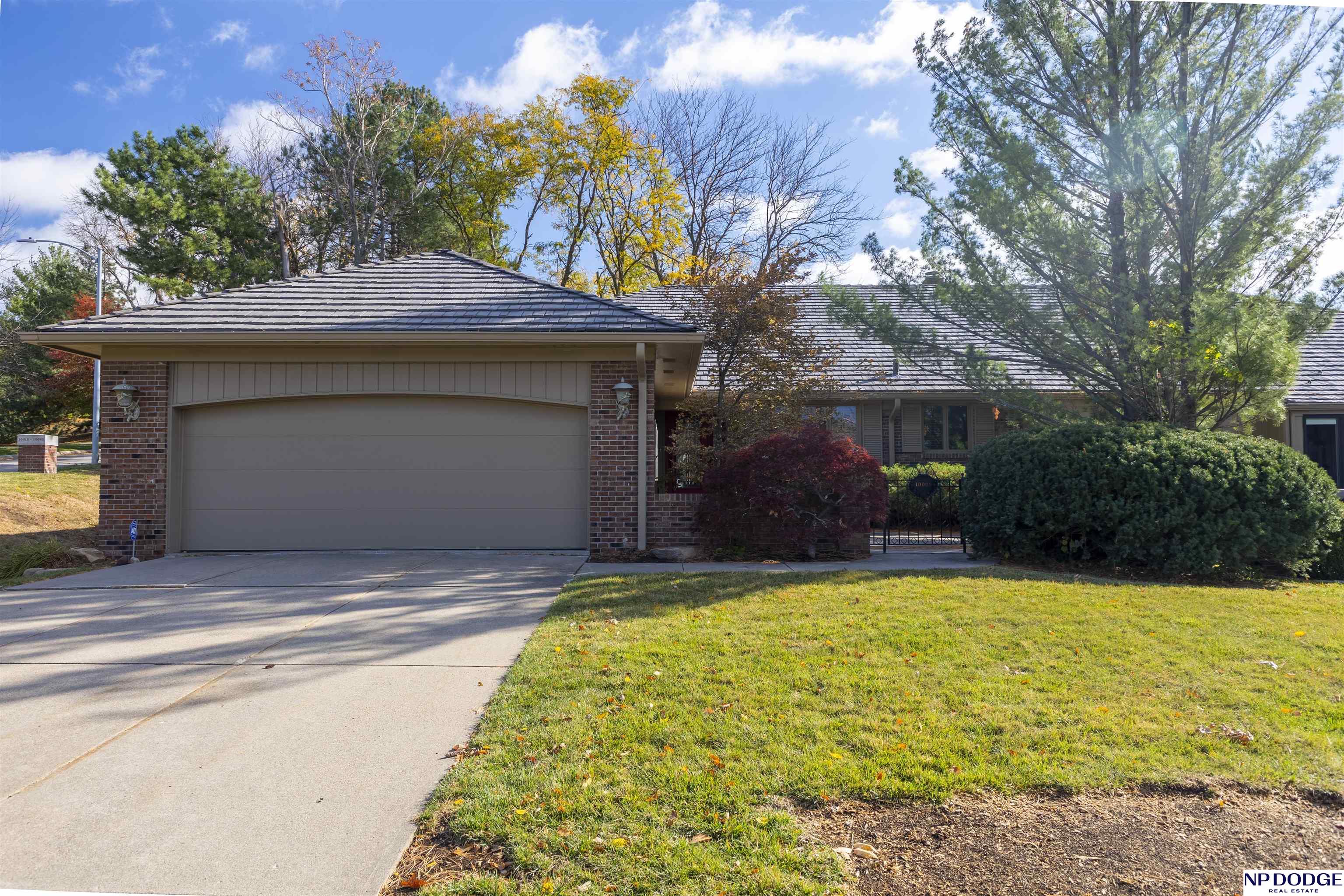 10009 Fieldcrest Drive, Omaha, Nebraska image 2