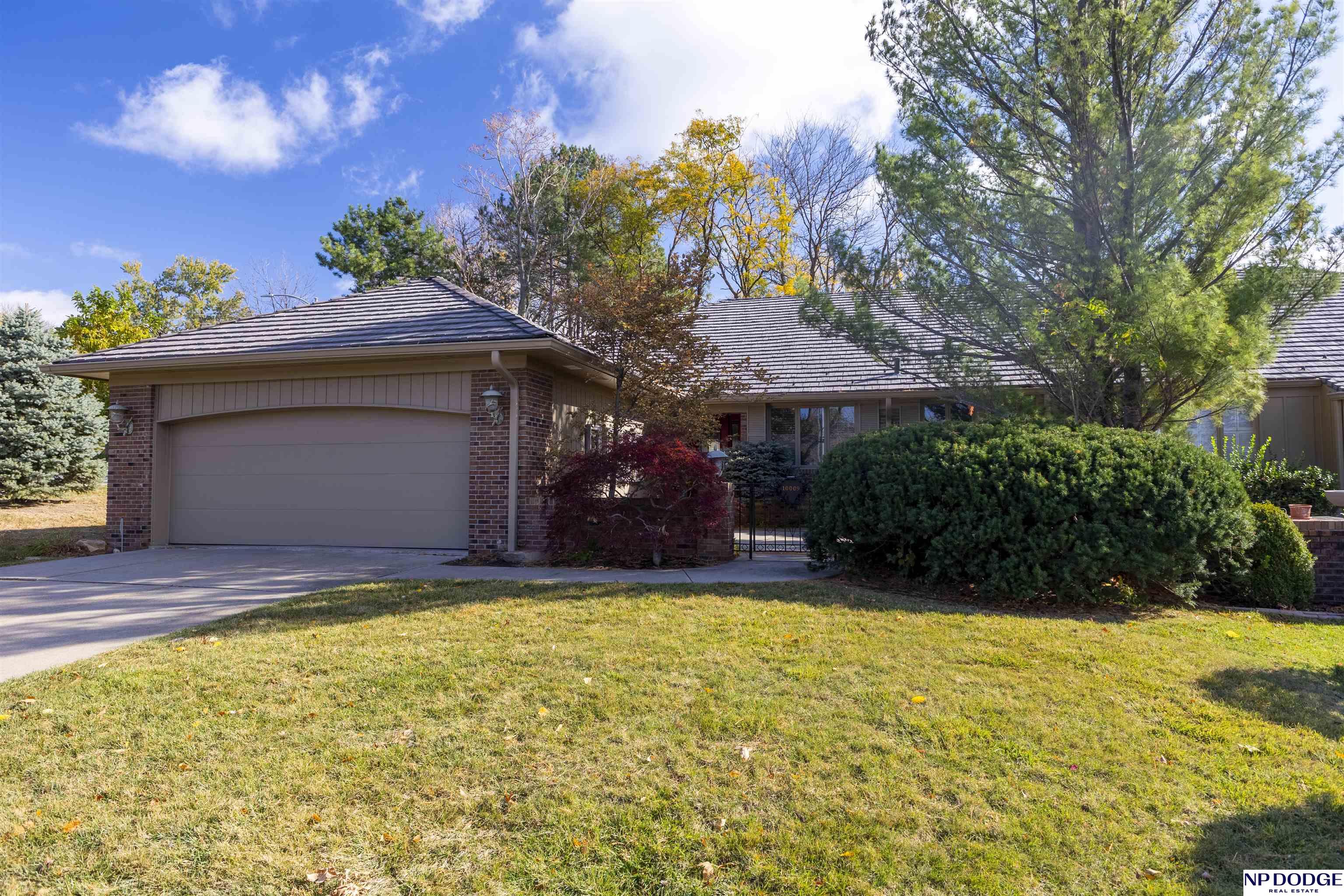 10009 Fieldcrest Drive, Omaha, Nebraska image 3
