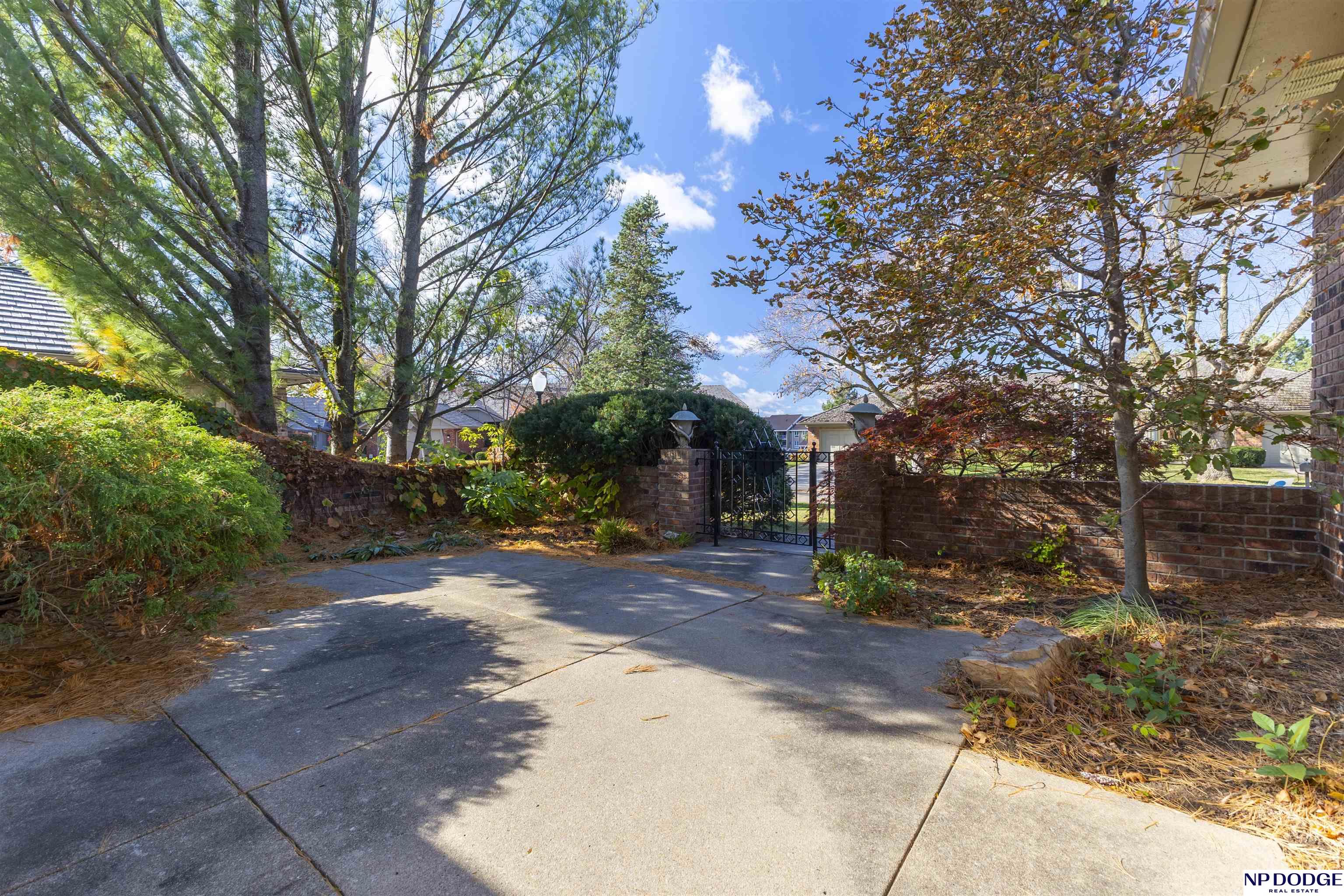 10009 Fieldcrest Drive, Omaha, Nebraska image 6