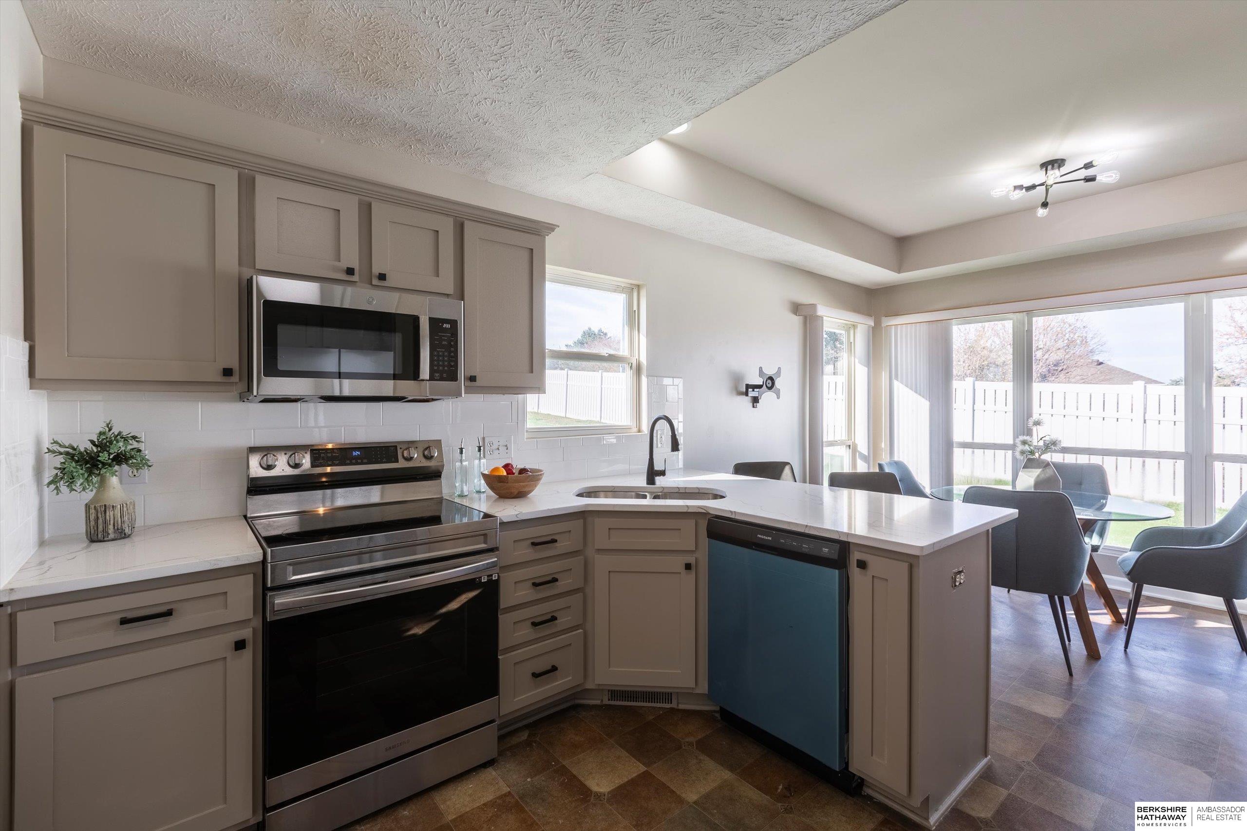 9208 Laurel Plaza, Omaha, Nebraska image 17