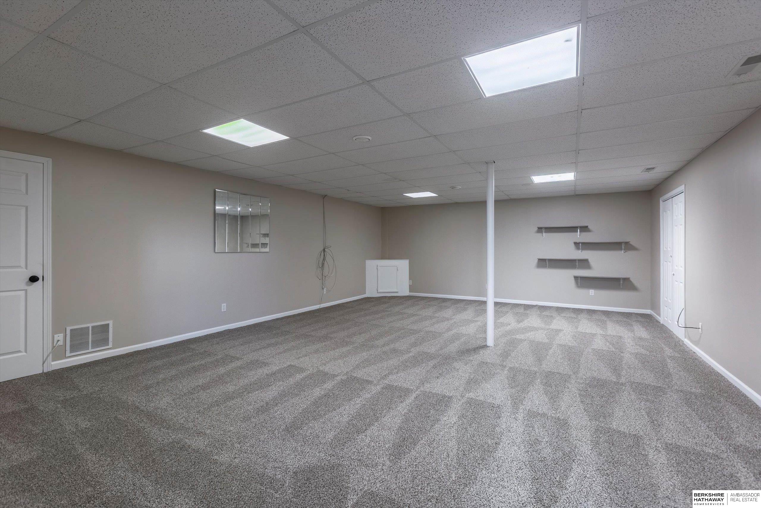 9208 Laurel Plaza, Omaha, Nebraska image 29