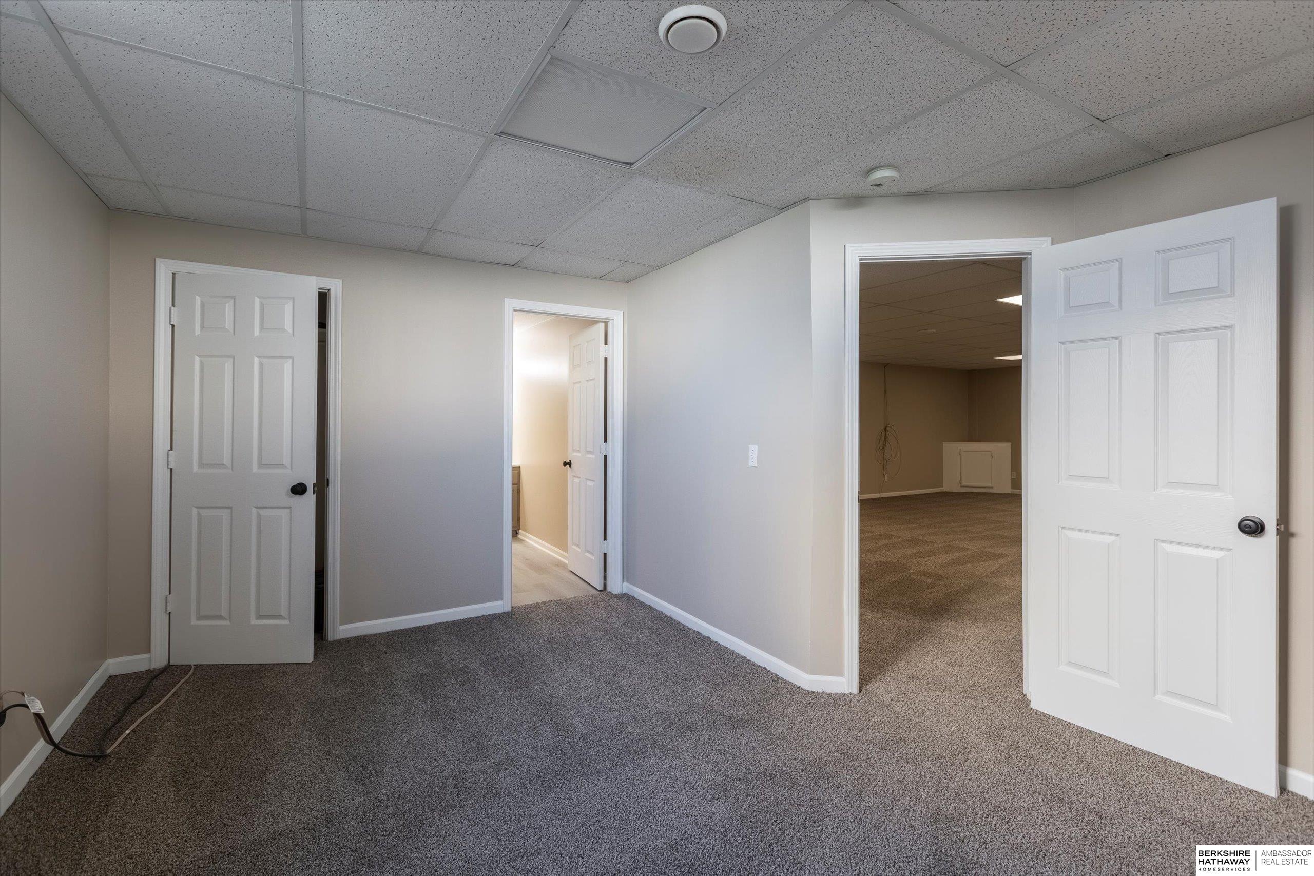 9208 Laurel Plaza, Omaha, Nebraska image 33