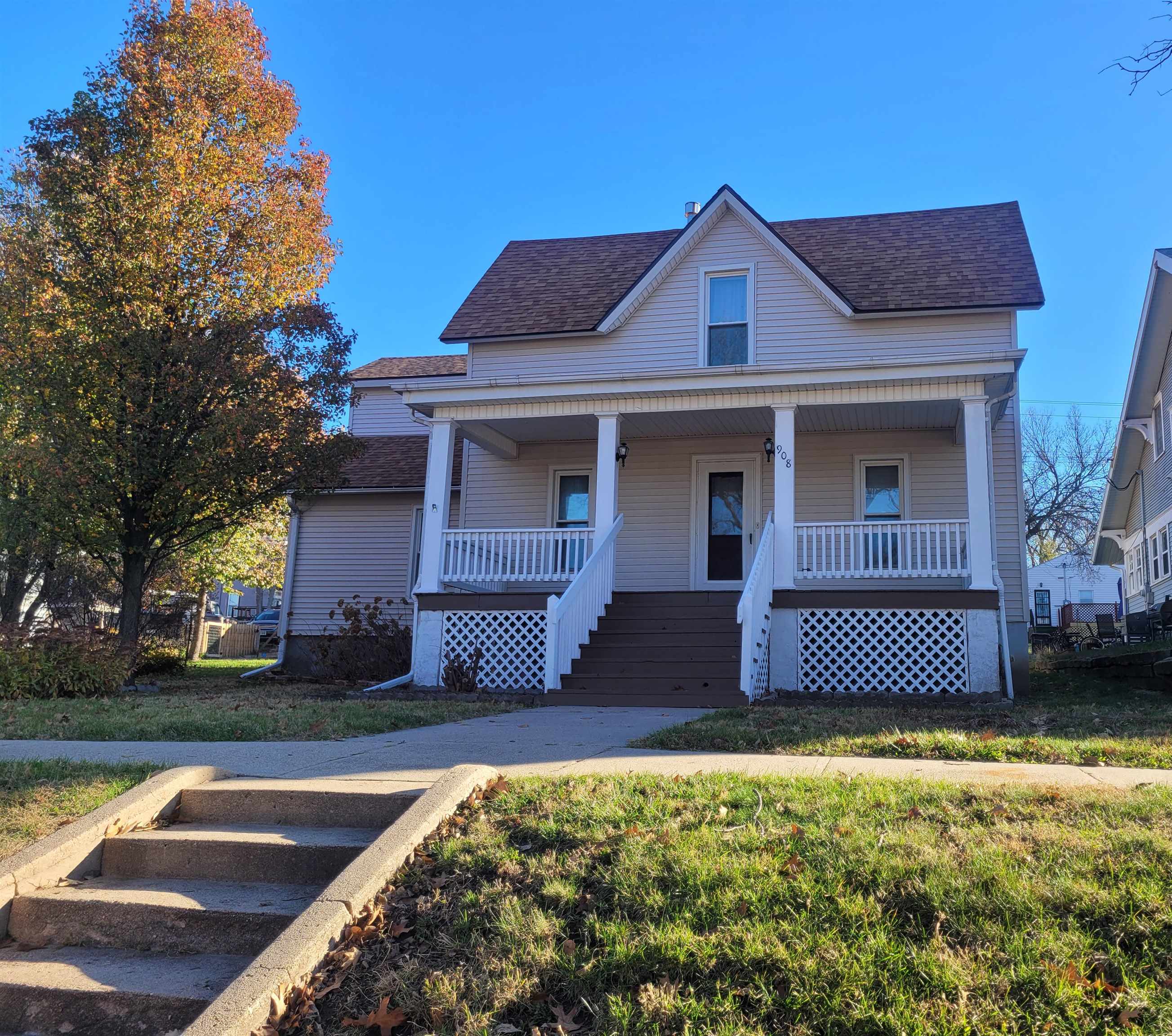 908 N Iowa Avenue, York, Nebraska image 2
