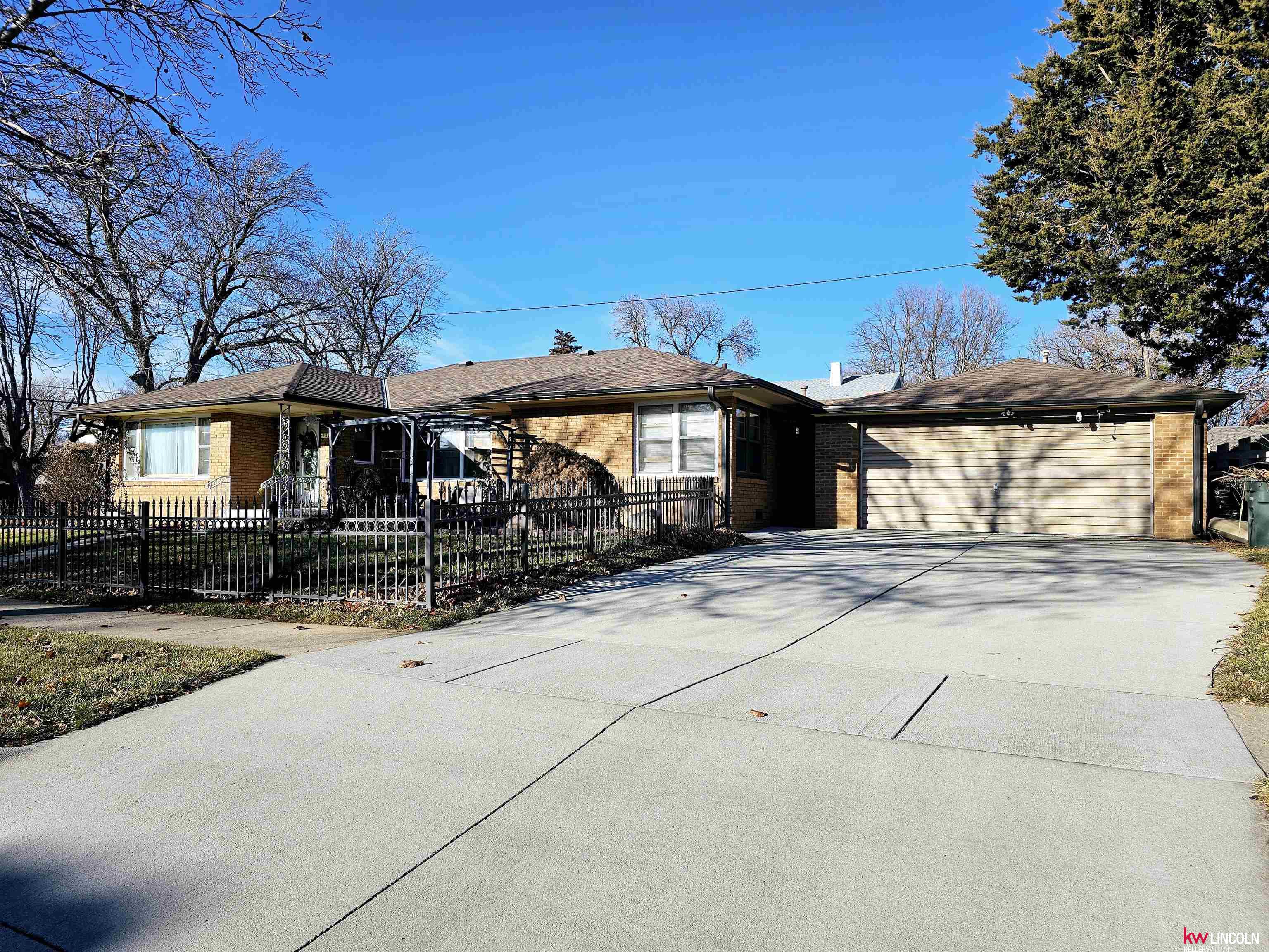 420 W 10th Street, Hastings, Nebraska image 1
