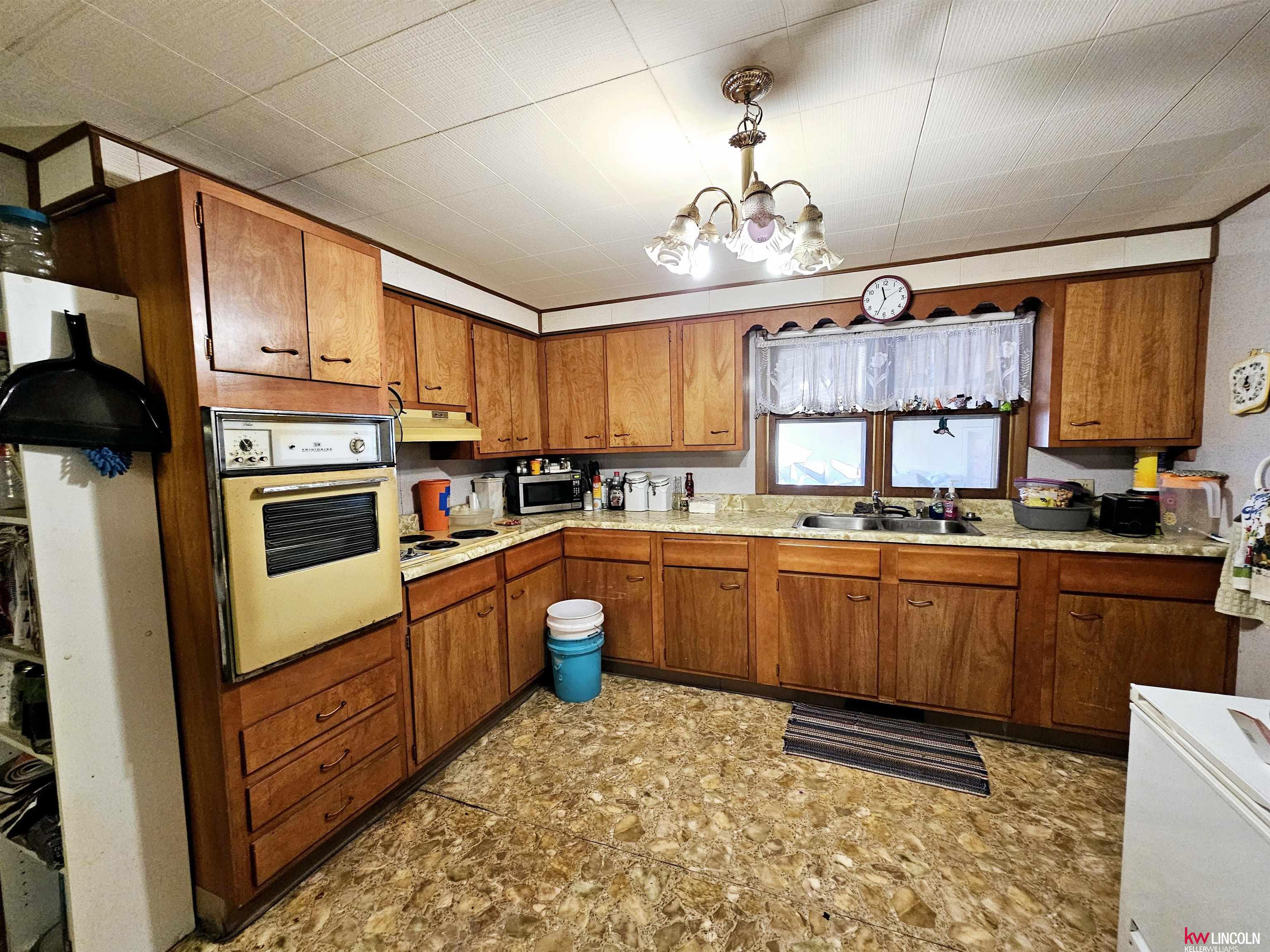 313 N Brown Avenue, Clay Center, Nebraska image 2