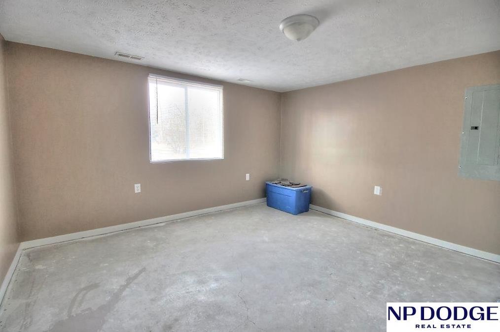 24133 Crown Point Avenue, Valley, Nebraska image 14