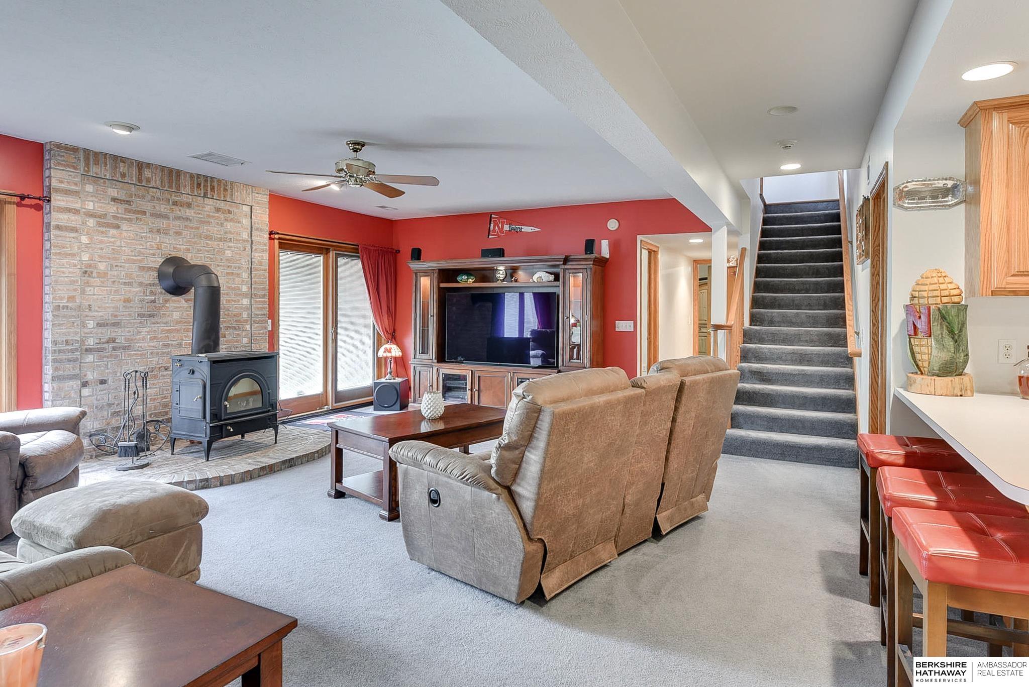 22335 Pine Hill